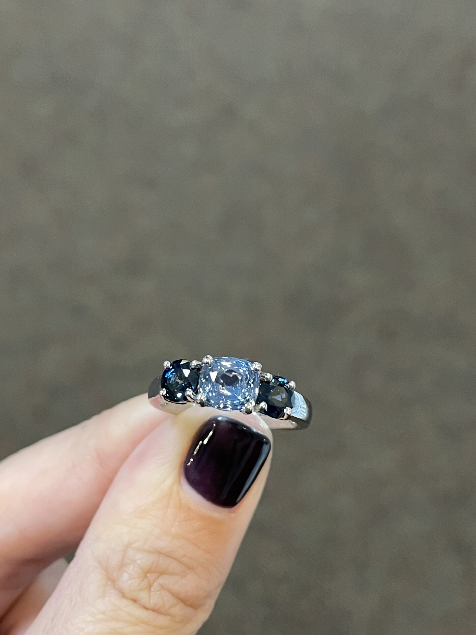 14k White Gold Genuine Gray Blue & Blue Sapphire 3 Stone Ring - Image 4