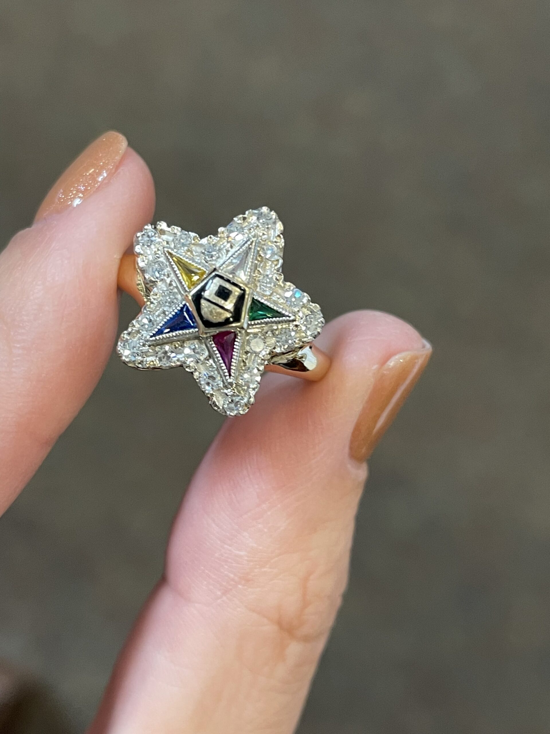 Vintage 10K Yellow Gold Genuine Diamond Eastern Star Ring - Image 3