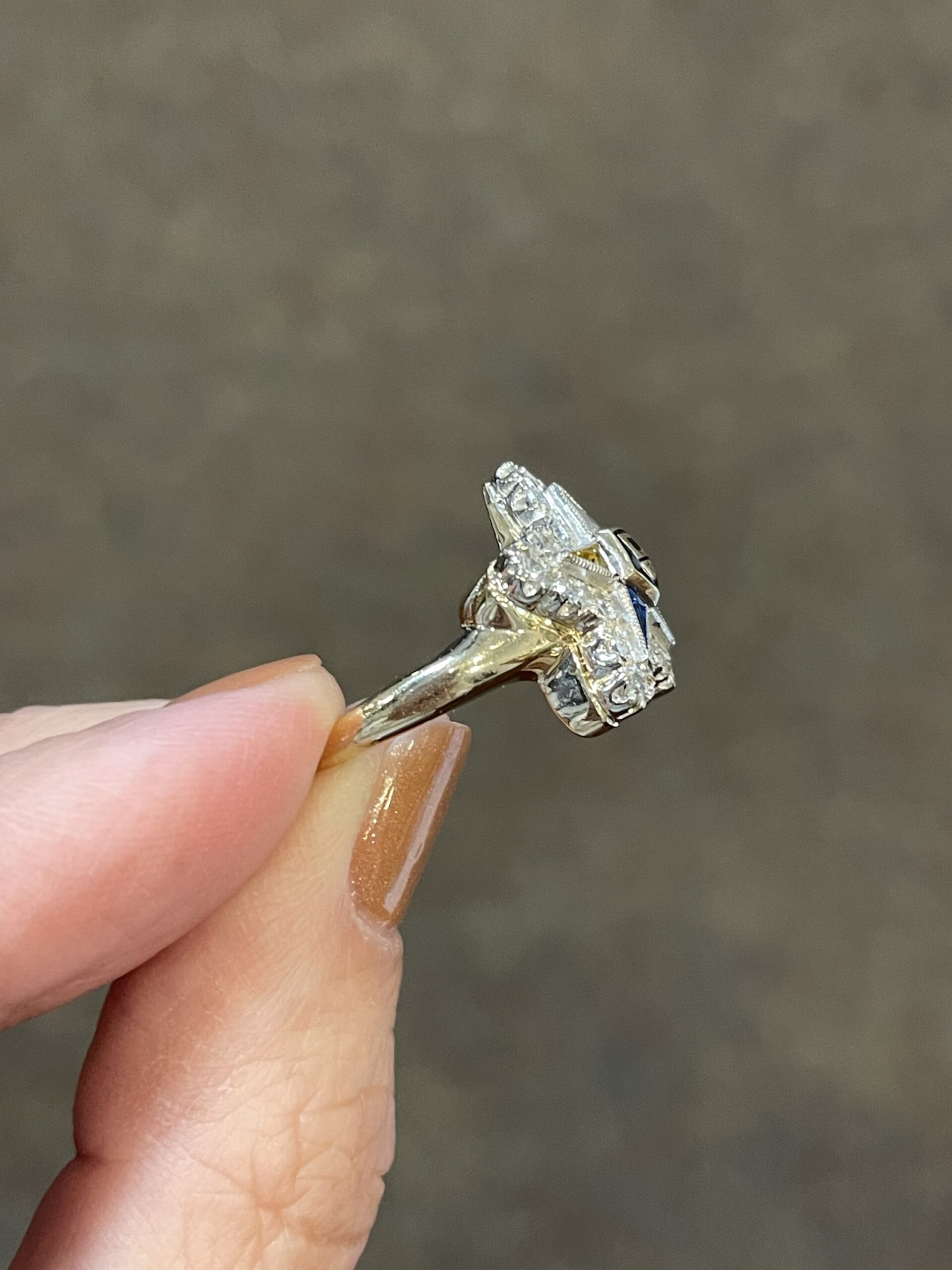 Vintage 10K Yellow Gold Genuine Diamond Eastern Star Ring - Image 4