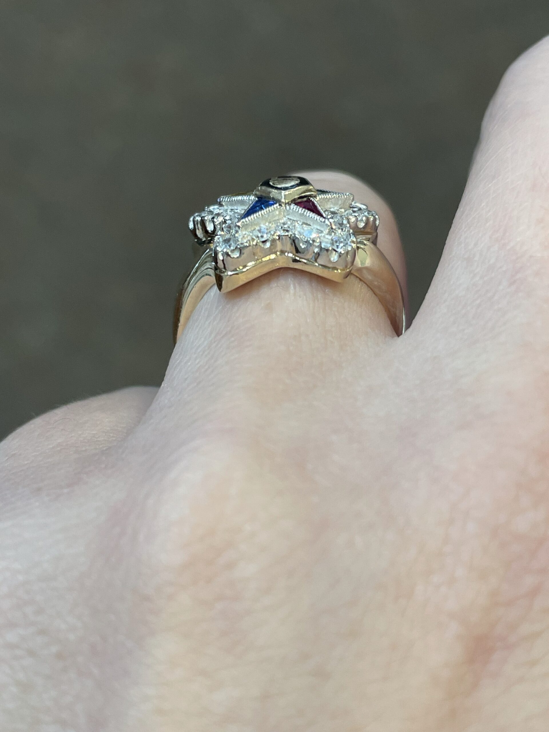 Vintage 10K Yellow Gold Genuine Diamond Eastern Star Ring - Image 8