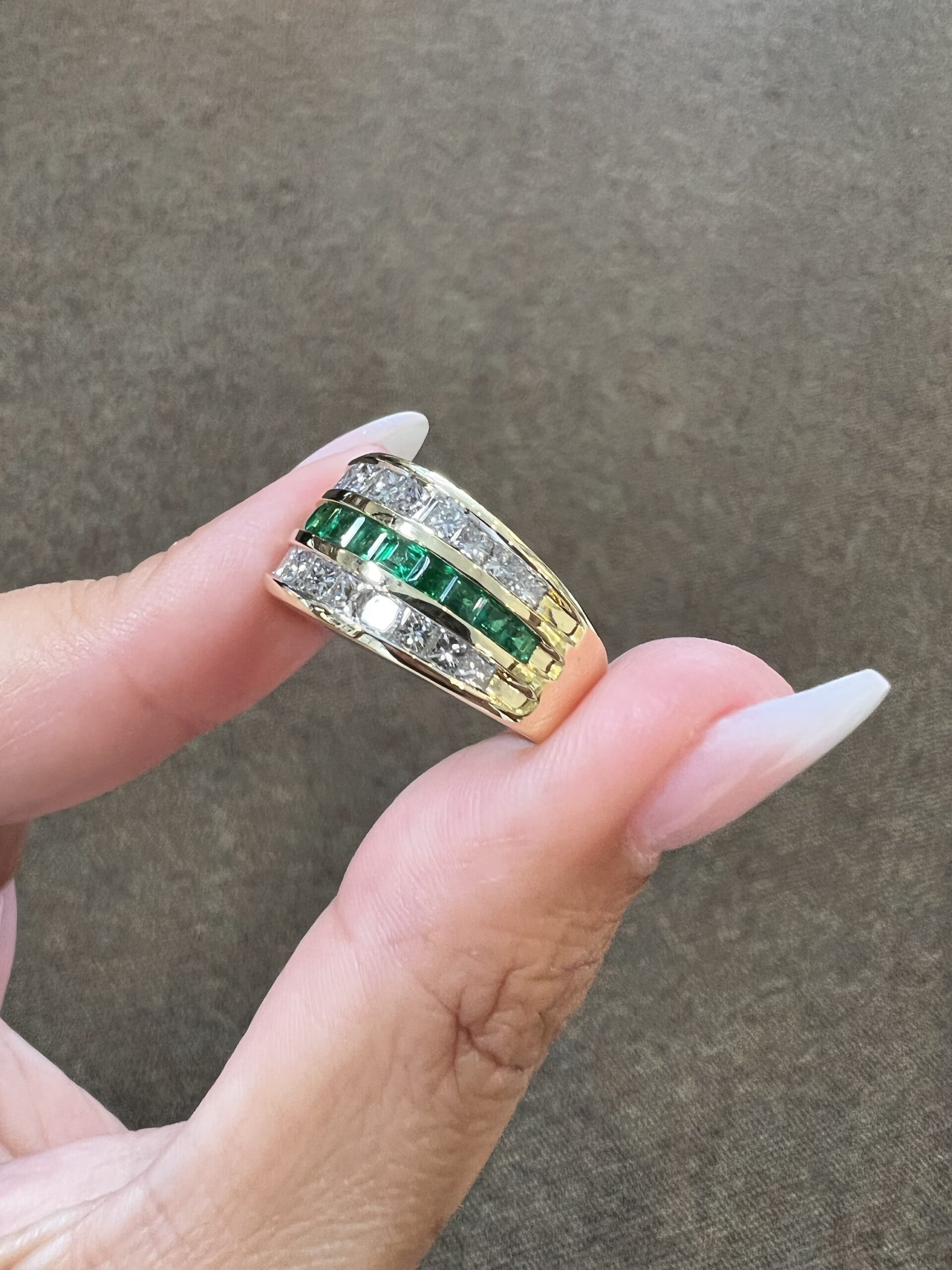 Vintage 18k Yellow Gold Genuine Emerald & Diamond Wide Band Ring - Image 5