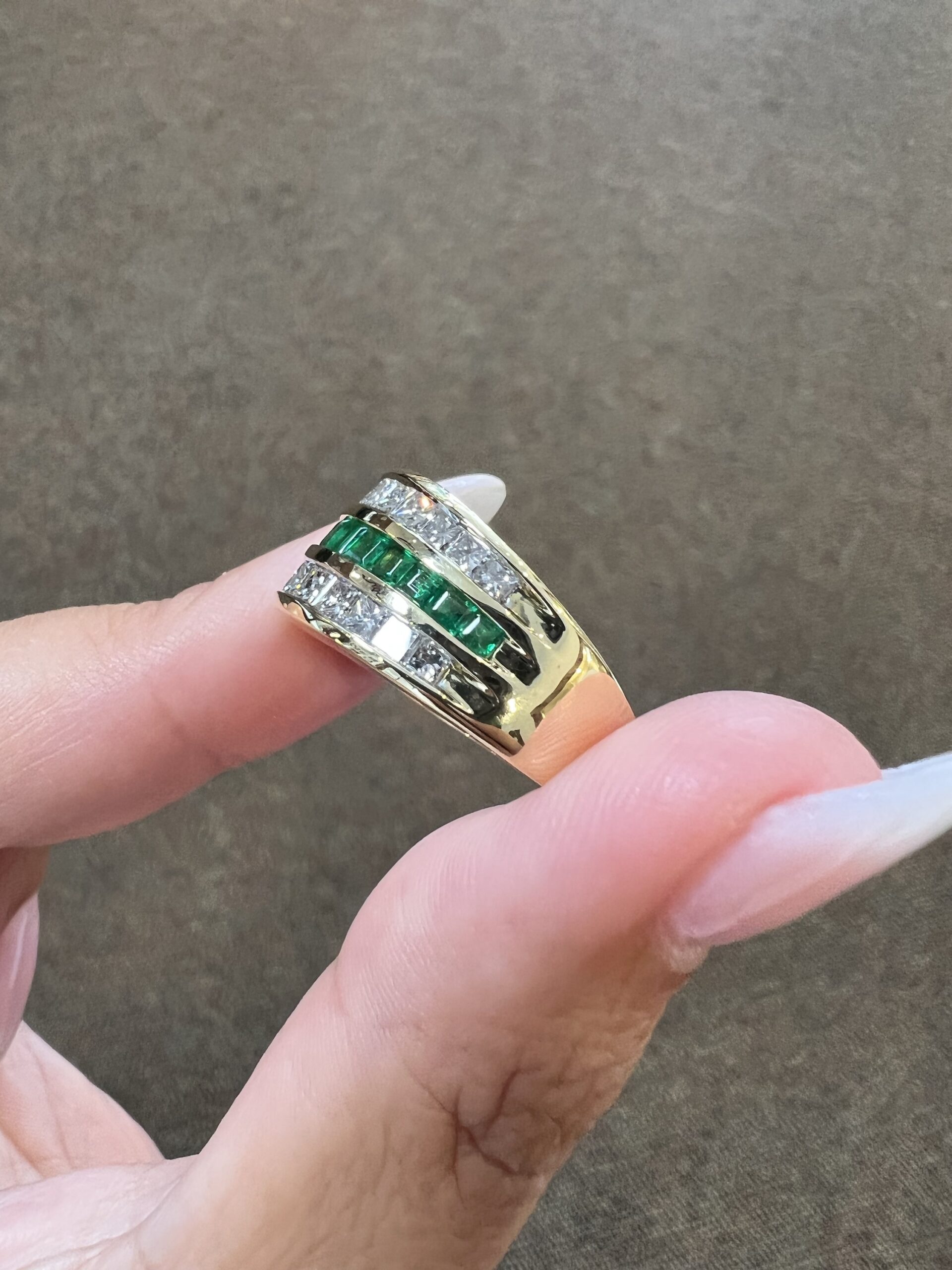 Vintage 18k Yellow Gold Genuine Emerald & Diamond Wide Band Ring - Image 6