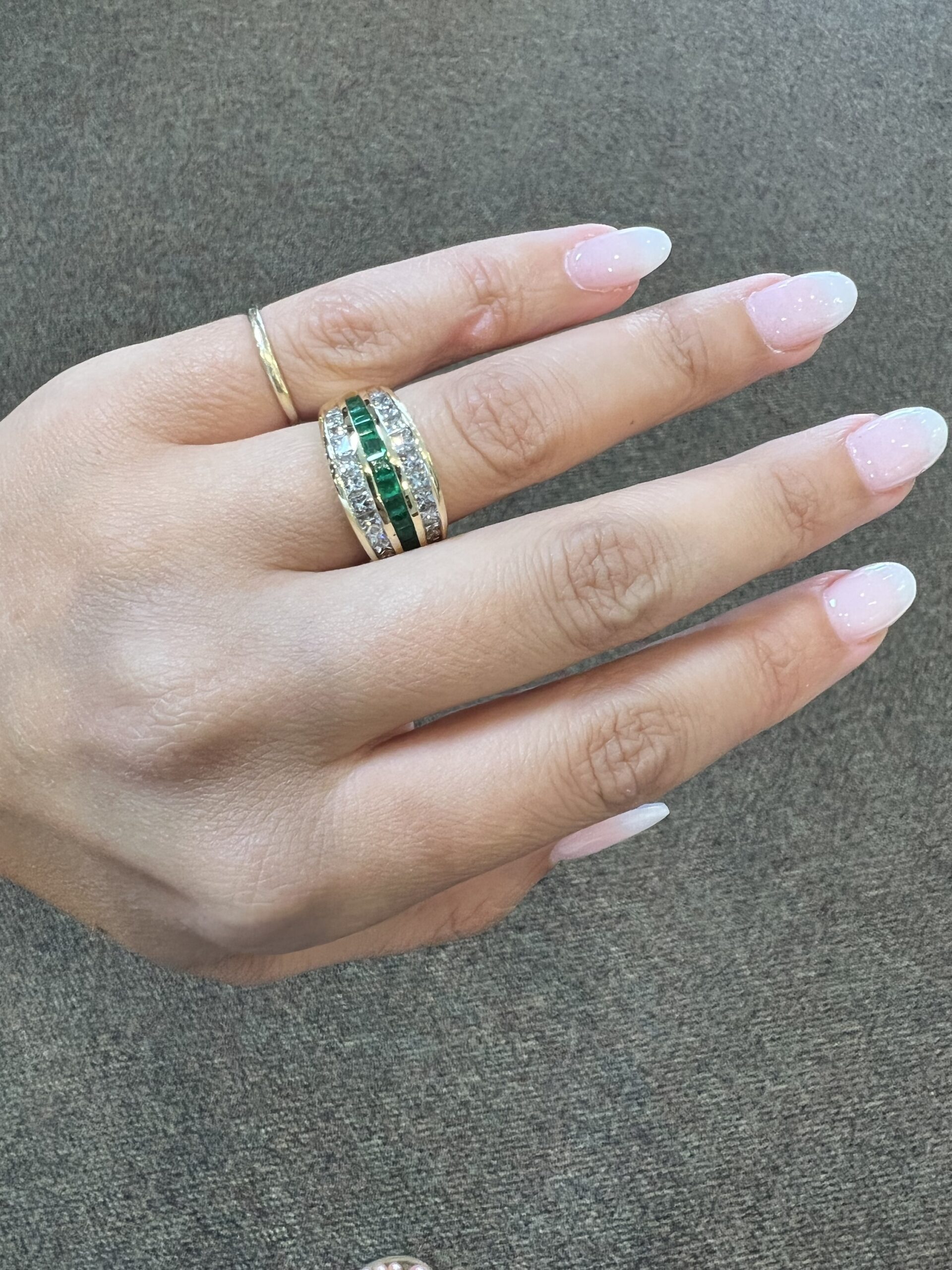 Vintage 18k Yellow Gold Genuine Emerald & Diamond Wide Band Ring - Image 10