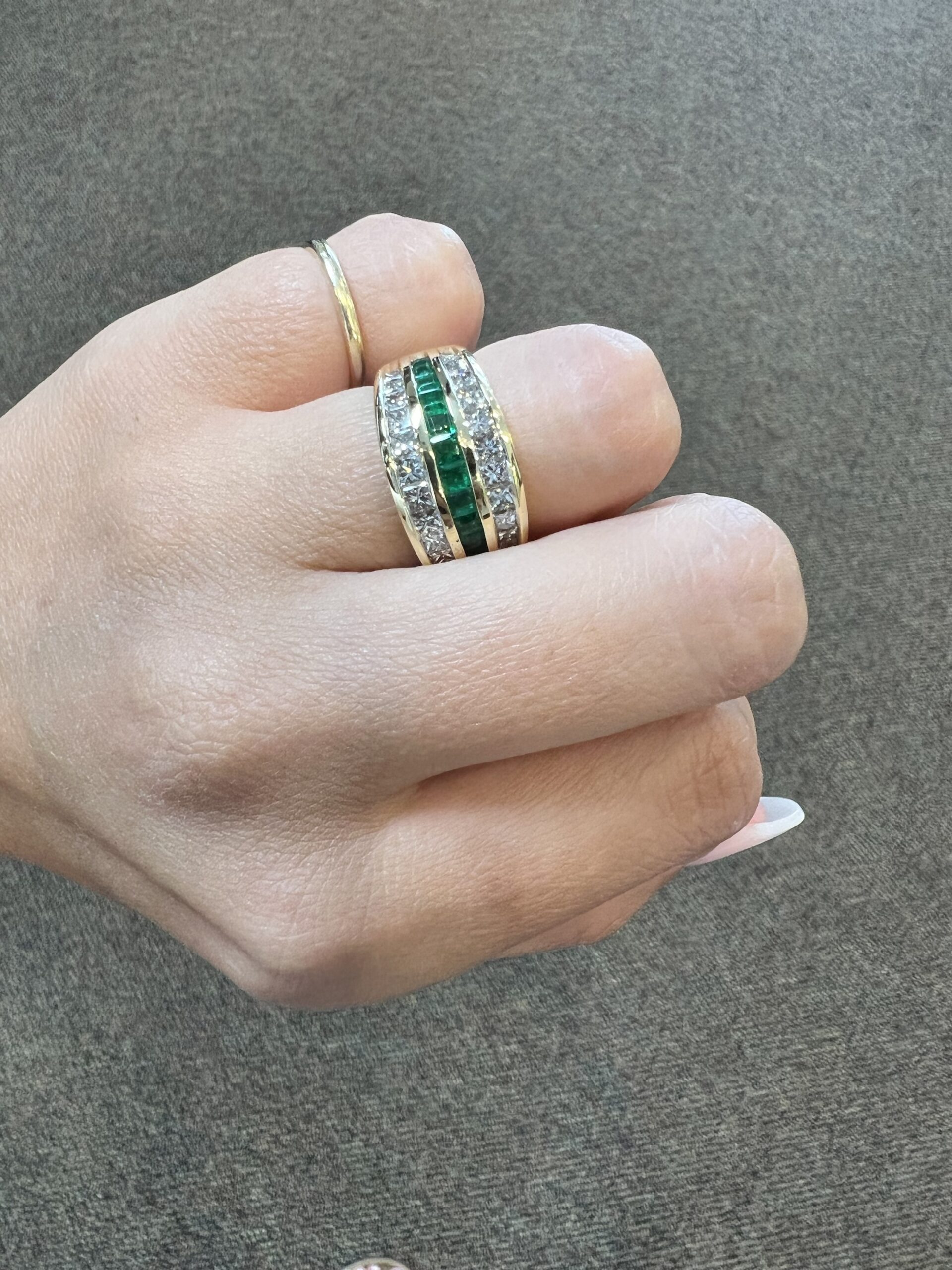 Vintage 18k Yellow Gold Genuine Emerald & Diamond Wide Band Ring - Image 11