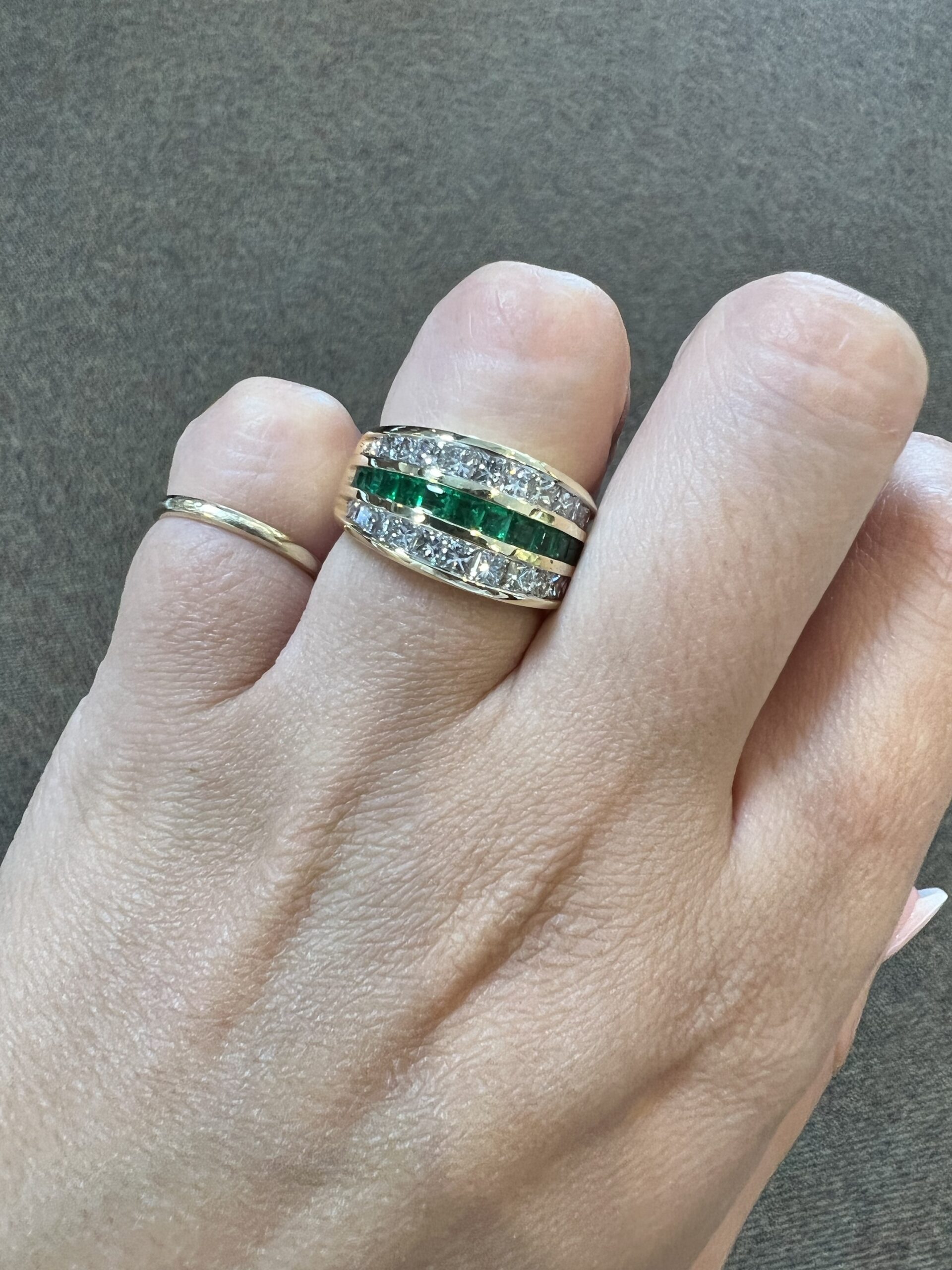 Vintage 18k Yellow Gold Genuine Emerald & Diamond Wide Band Ring - Image 12