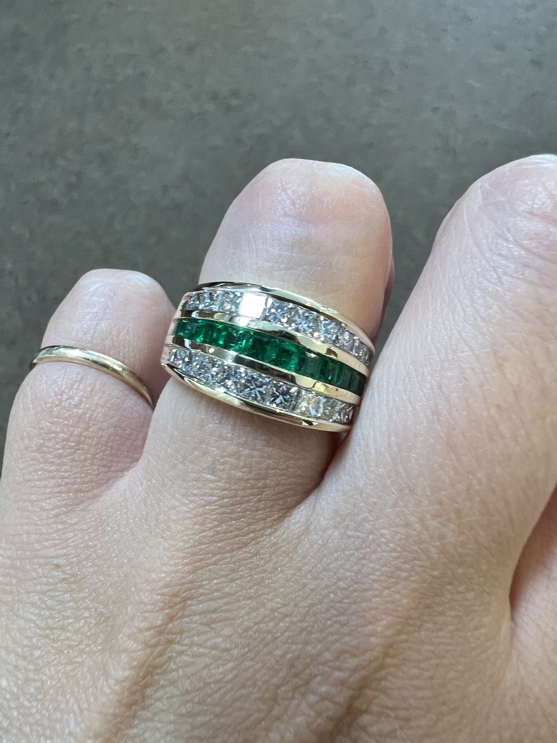 Vintage 18k Yellow Gold Genuine Emerald & Diamond Wide Band Ring - Image 13