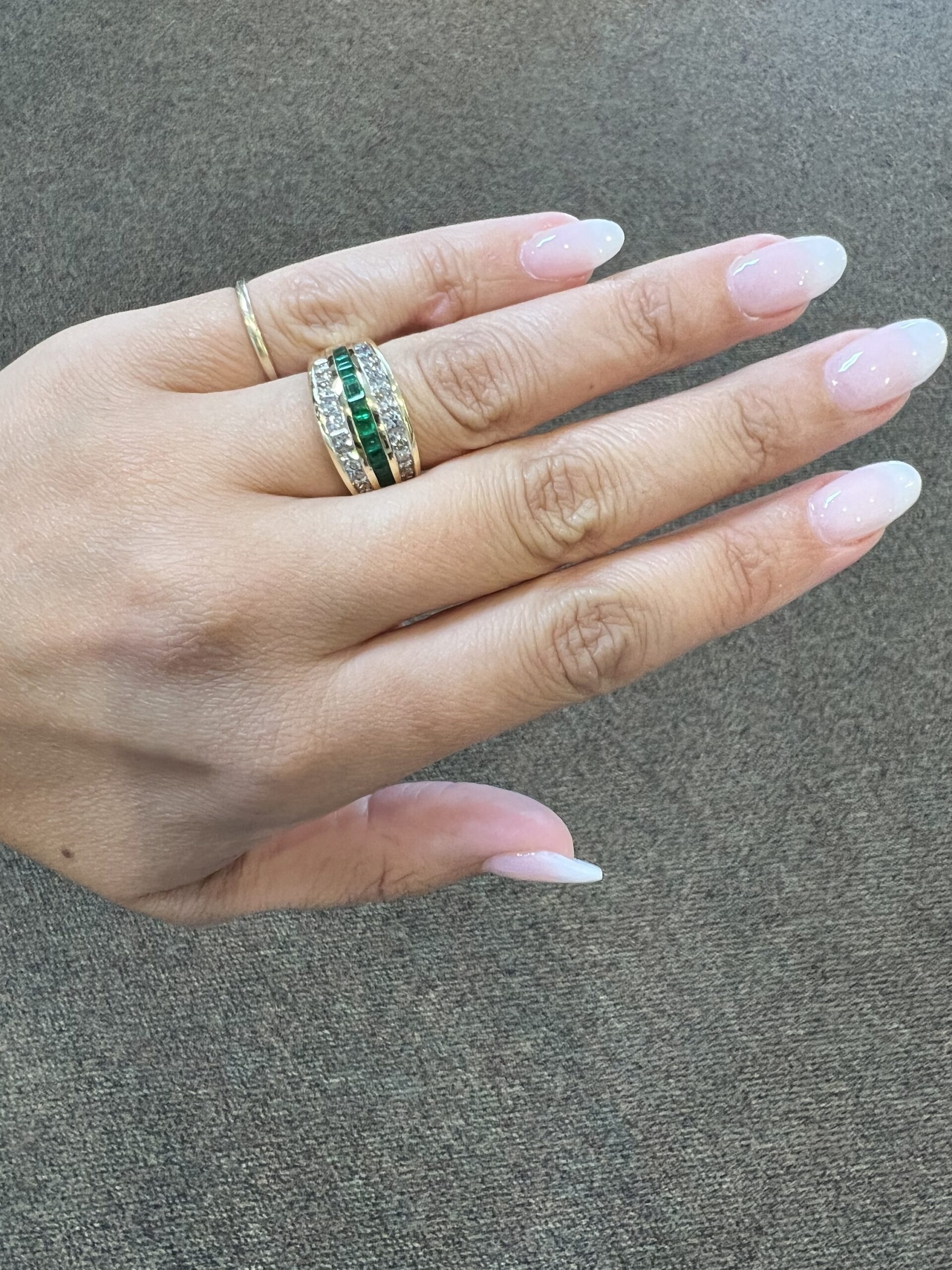 Vintage 18k Yellow Gold Genuine Emerald & Diamond Wide Band Ring - Image 15