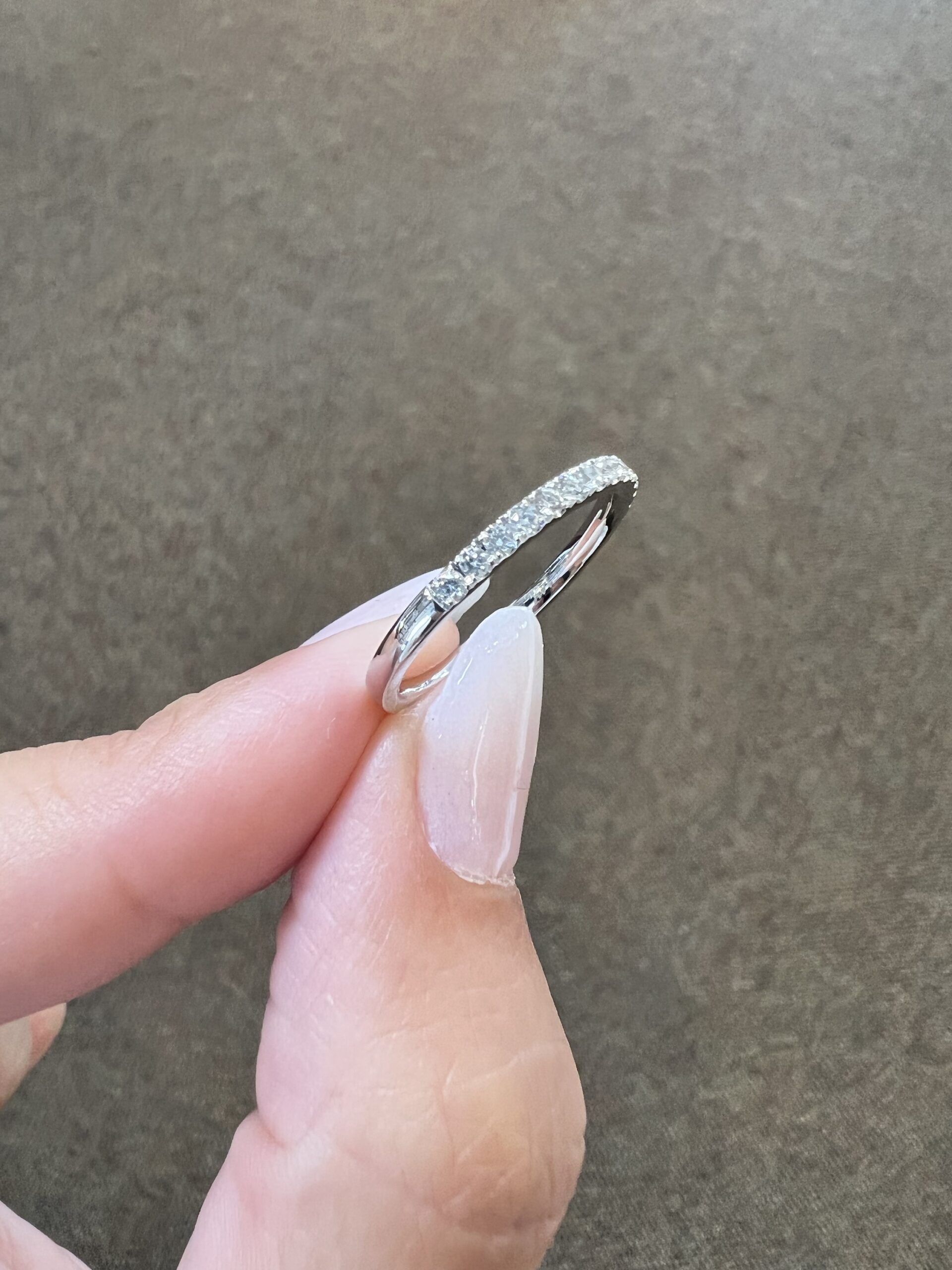 14k White Gold 15 Stone Genuine .25 Cttw Round Brilliant Cut Diamond Band - Image 20