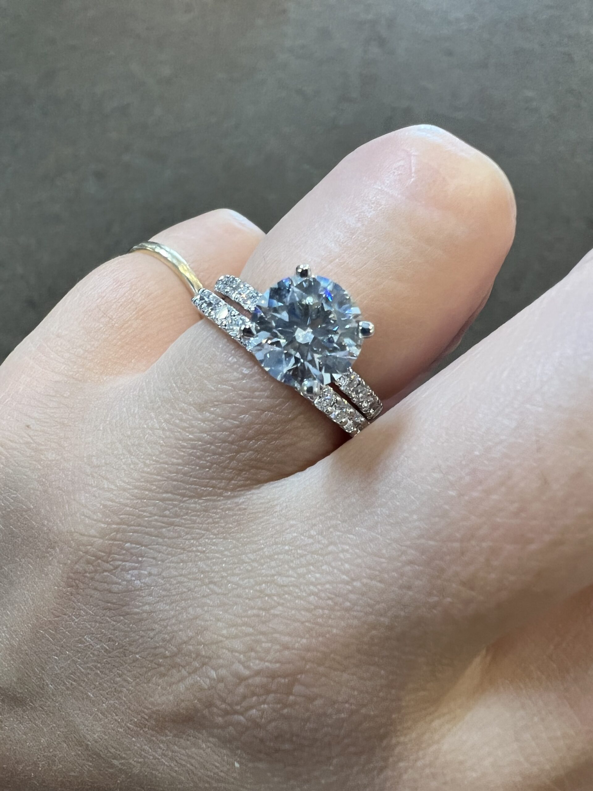 Platinum 15 Stone Genuine .41 Cttw Round Brilliant Cut Diamond Shared Prong Band - Image 21