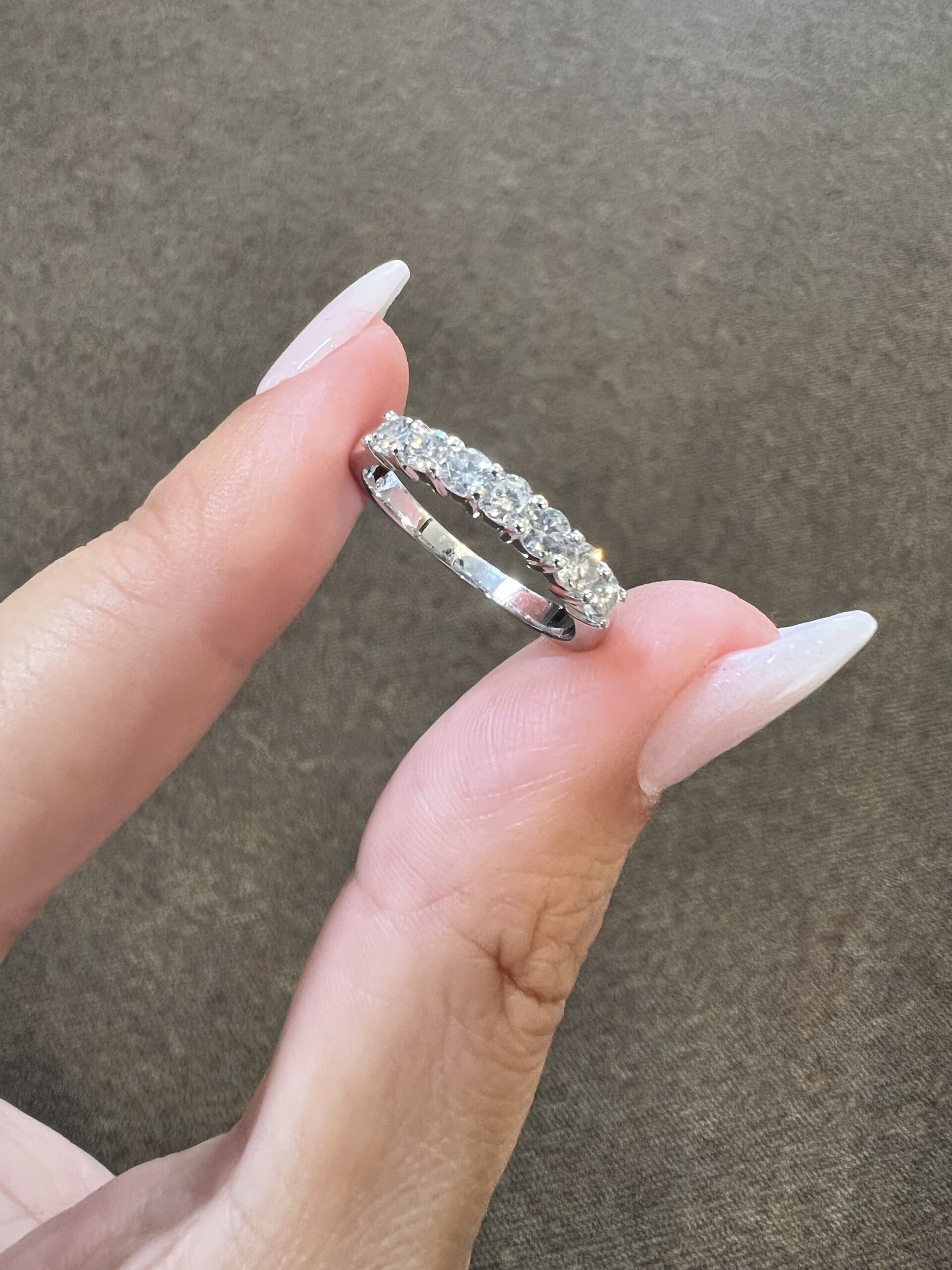 14k White Gold 7 Stone Genuine 1/2 Cttw Round Brilliant Cut Diamond Shared Prong Band - Image 3