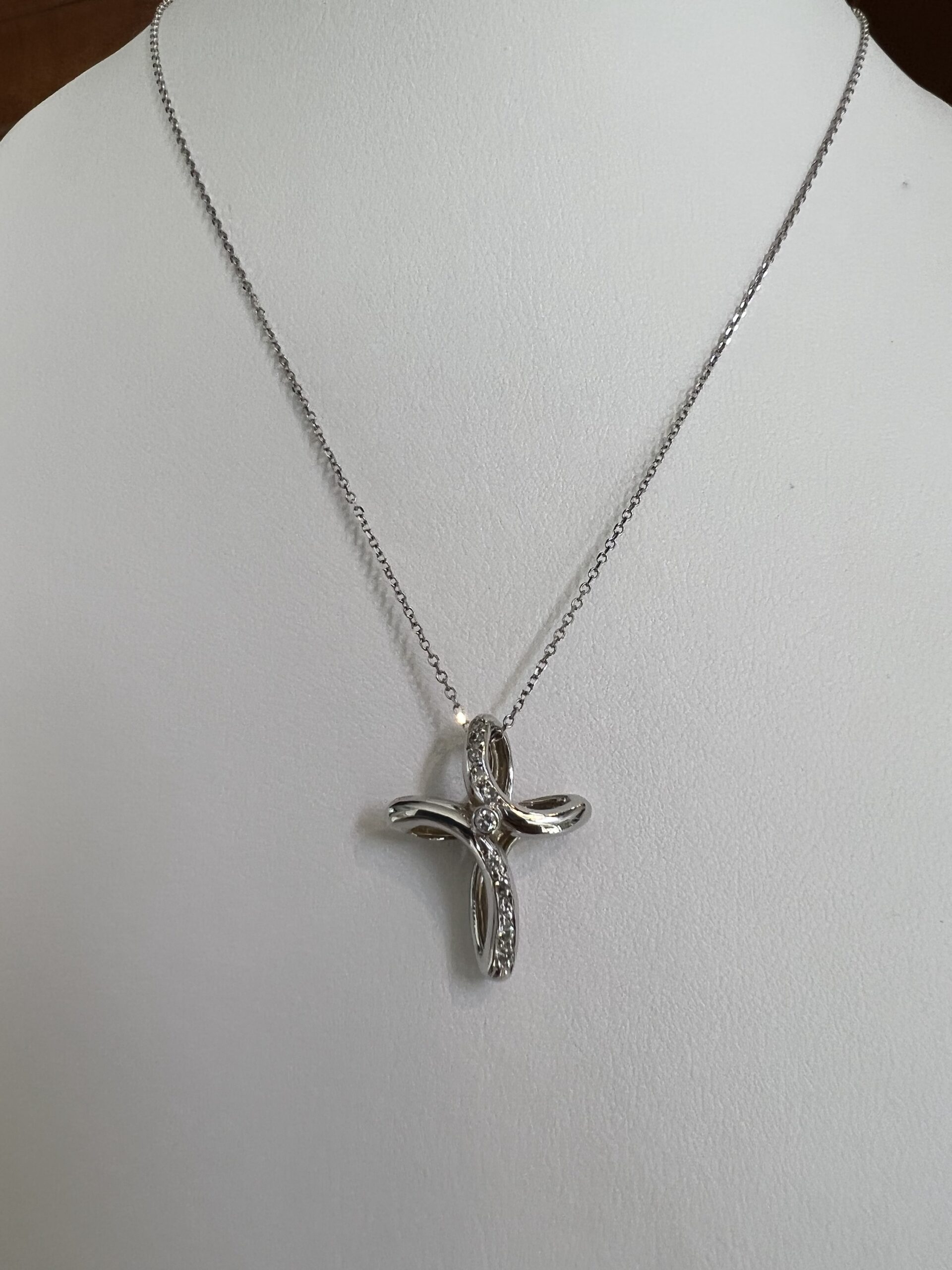 18k White Gold Genuine 1/4 Cttw Round Brilliant Cut Diamond Cross - Image 17