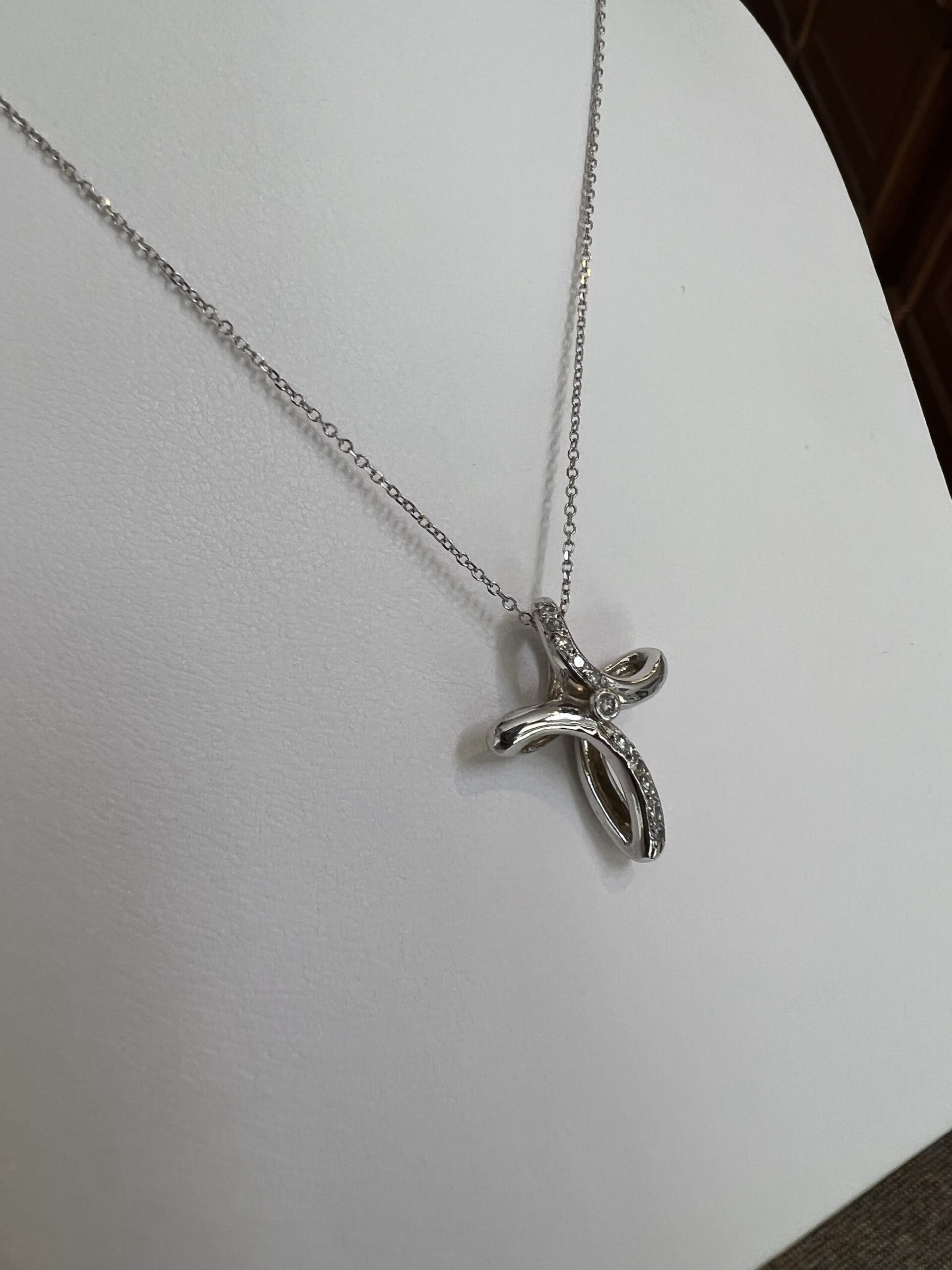 18k White Gold Genuine 1/4 Cttw Round Brilliant Cut Diamond Cross - Image 18