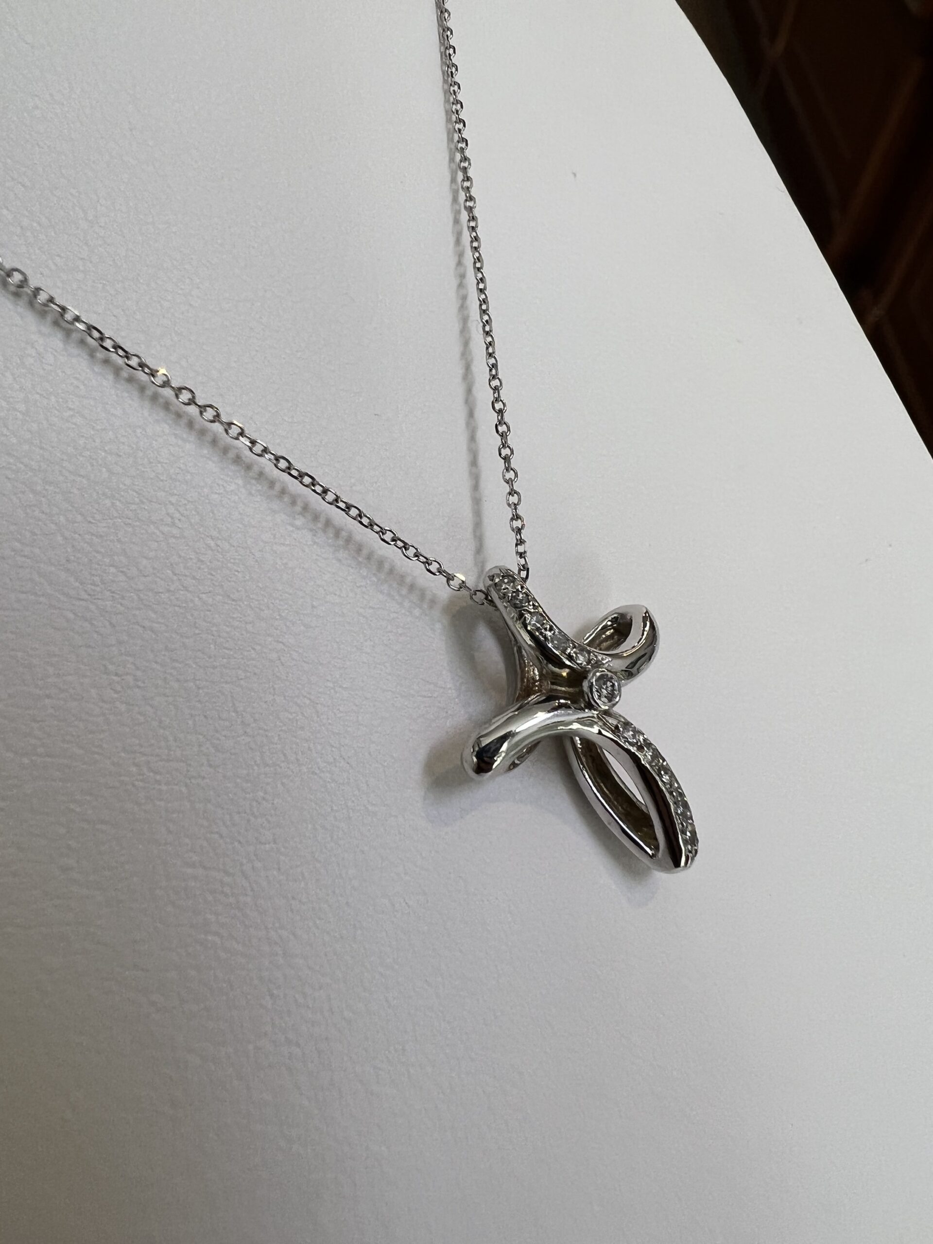 18k White Gold Genuine 1/4 Cttw Round Brilliant Cut Diamond Cross - Image 19