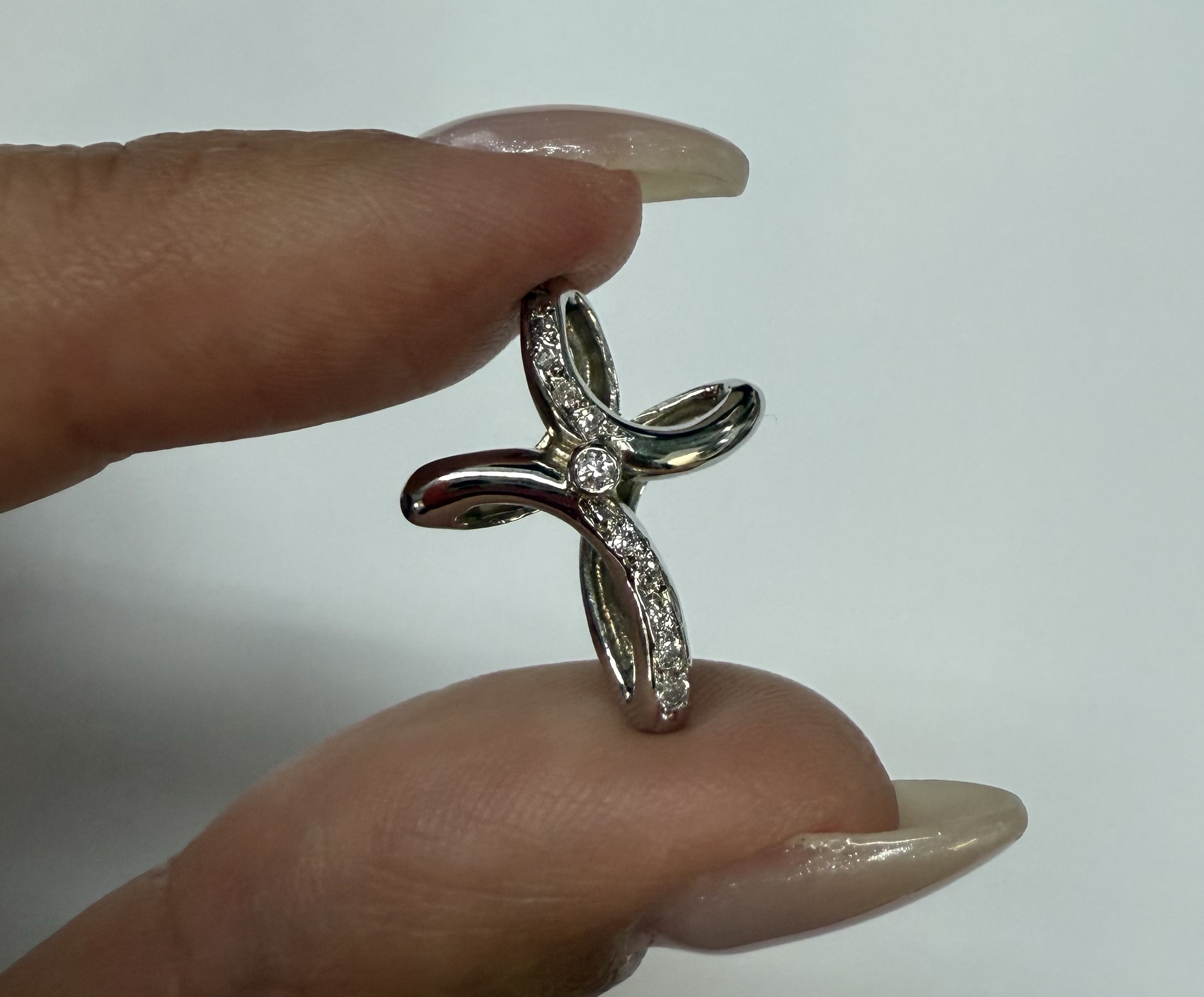 18k White Gold Genuine 1/4 Cttw Round Brilliant Cut Diamond Cross - Image 2