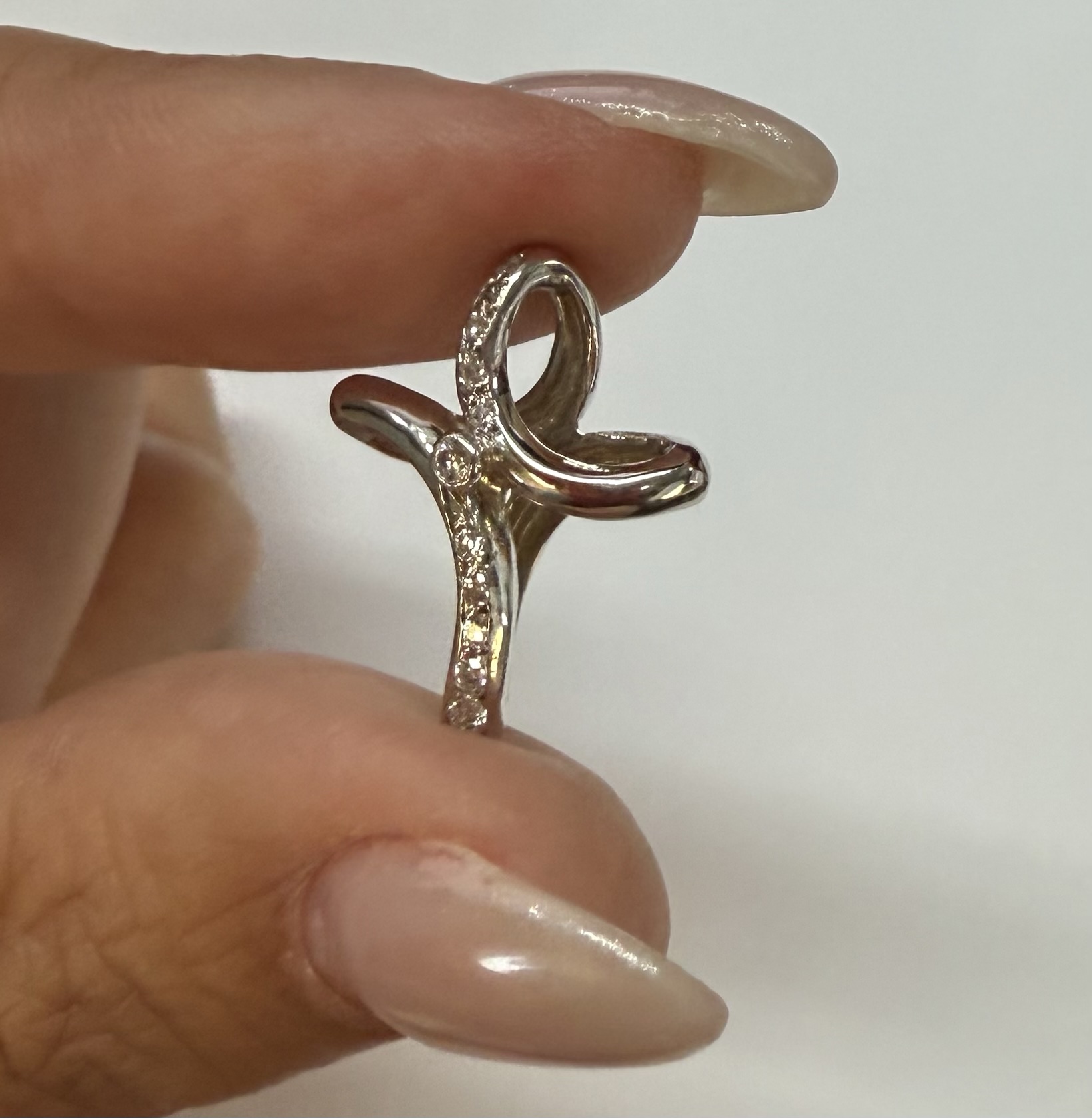 18k White Gold Genuine 1/4 Cttw Round Brilliant Cut Diamond Cross - Image 5