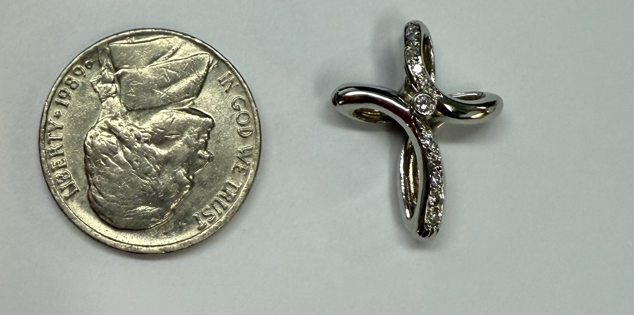 18k White Gold Genuine 1/4 Cttw Round Brilliant Cut Diamond Cross - Image 13