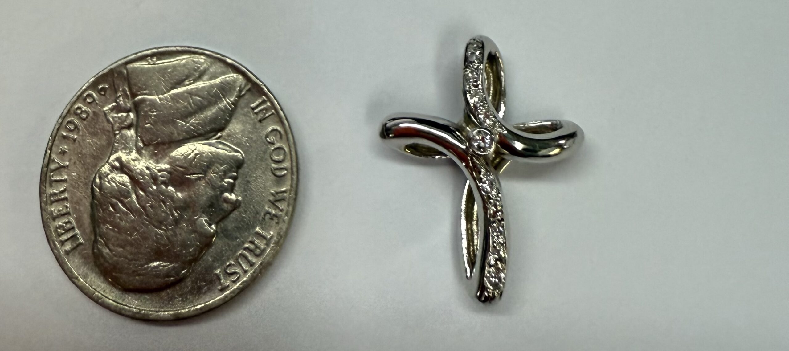 18k White Gold Genuine 1/4 Cttw Round Brilliant Cut Diamond Cross - Image 12