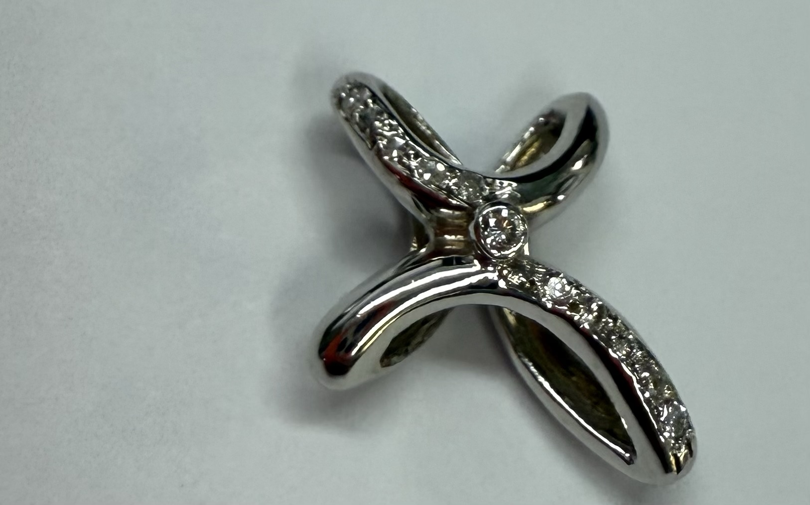 18k White Gold Genuine 1/4 Cttw Round Brilliant Cut Diamond Cross - Image 10