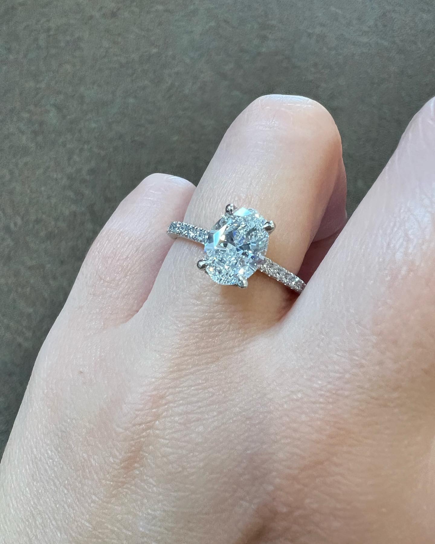 Platinum G.I.A. Certified 1.71 Carat Oval Brilliant Cut Diamond Solitaire - Image 18