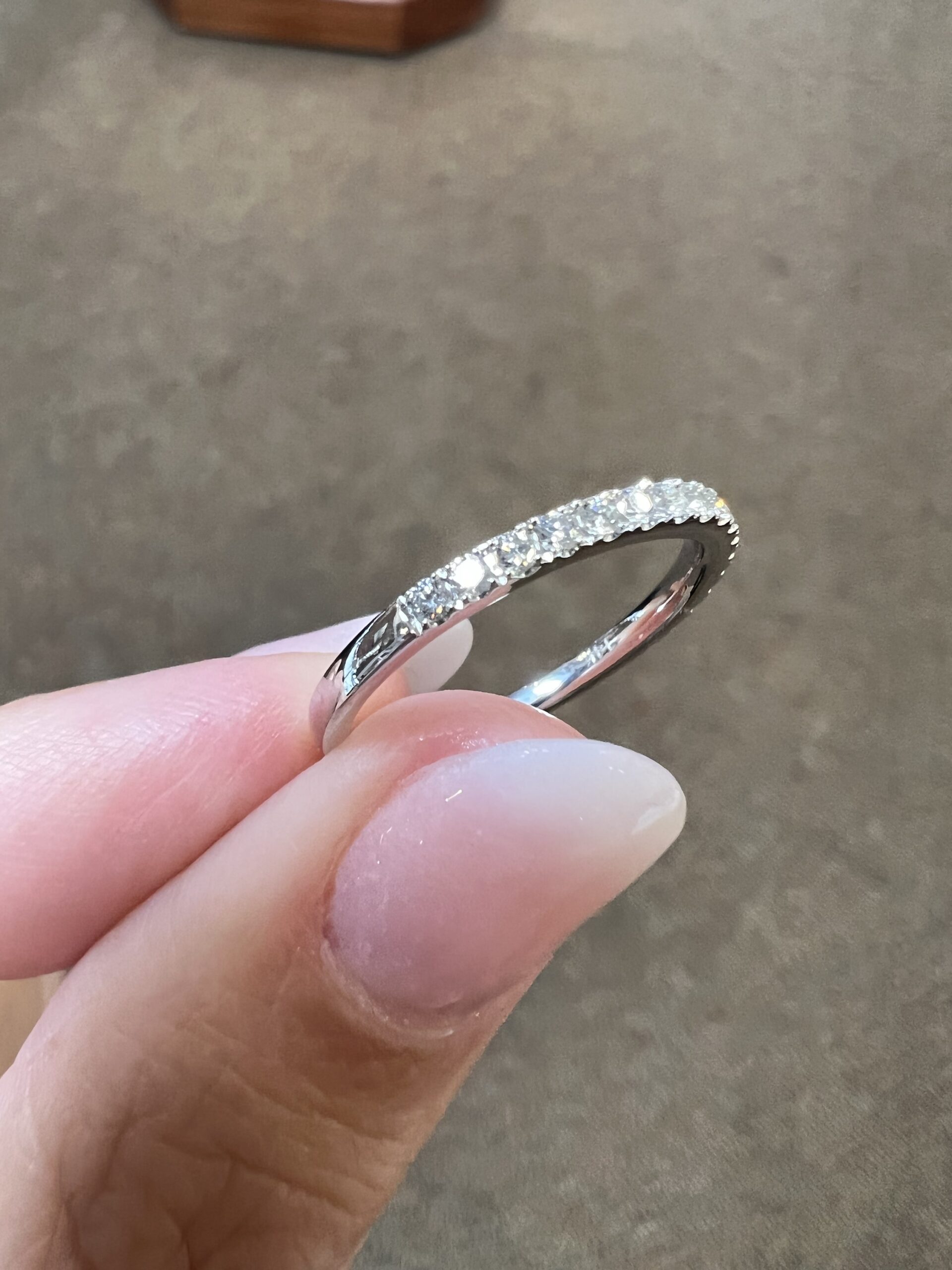 14k White Gold 15 Stone Genuine .25 Cttw Round Brilliant Cut Diamond Band - Image 3