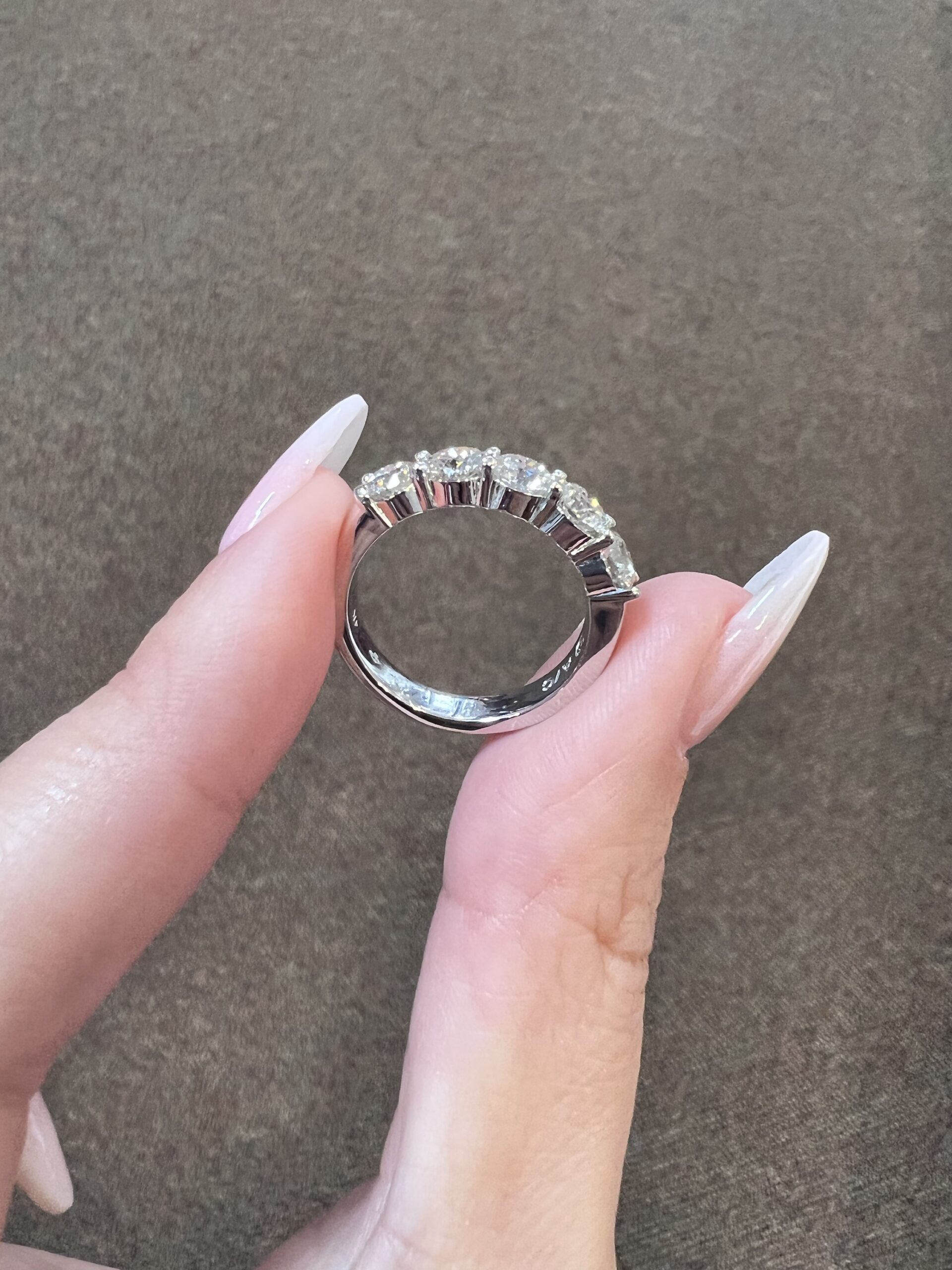 14k White Gold 5 Stone Genuine 1.85 Cttw Round Brilliant Cut Diamond Shared Prong Band - Image 18