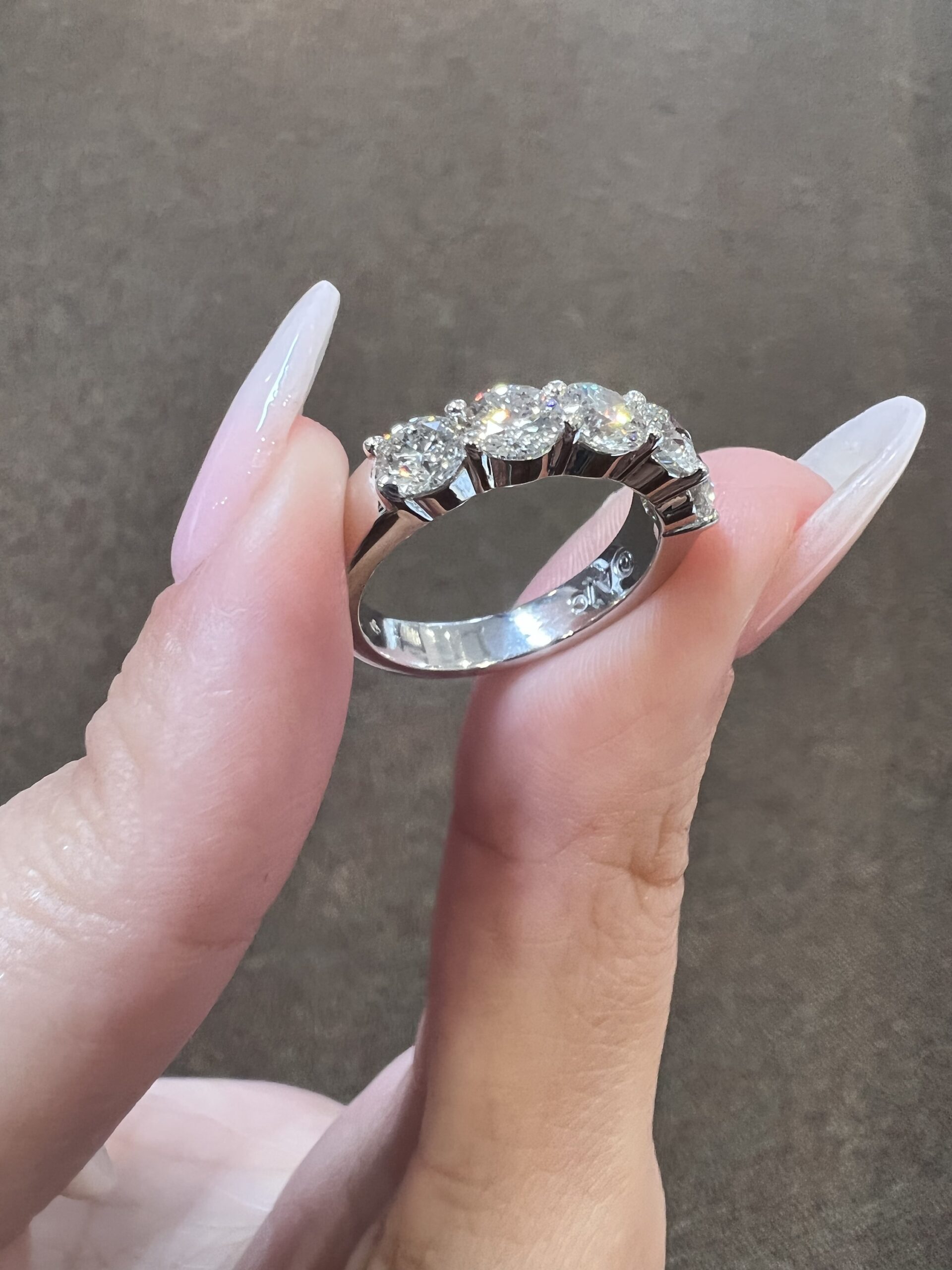 14k White Gold 5 Stone Genuine 1.85 Cttw Round Brilliant Cut Diamond Shared Prong Band - Image 16