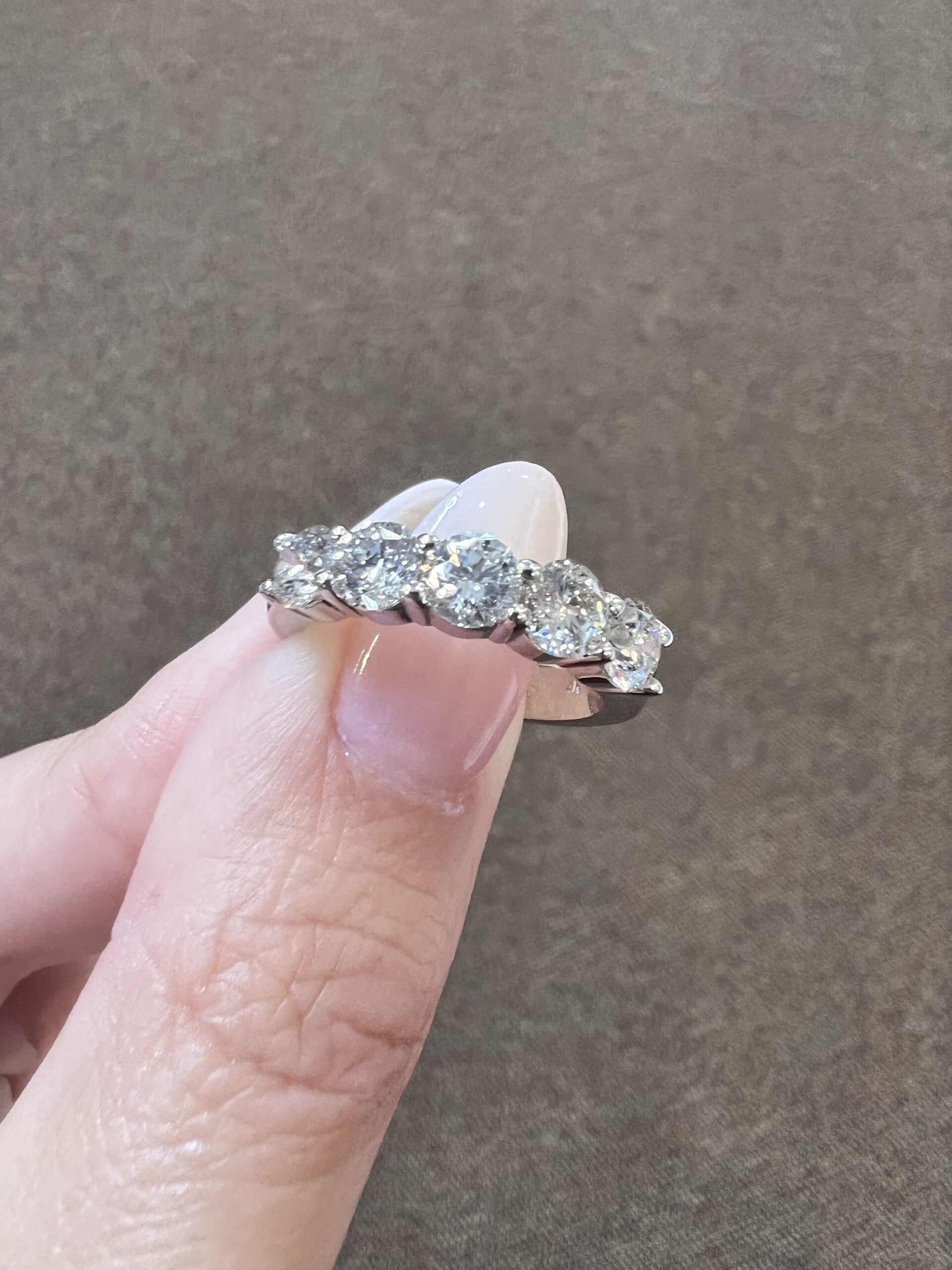 14k White Gold 5 Stone Genuine 1.85 Cttw Round Brilliant Cut Diamond Shared Prong Band - Image 14