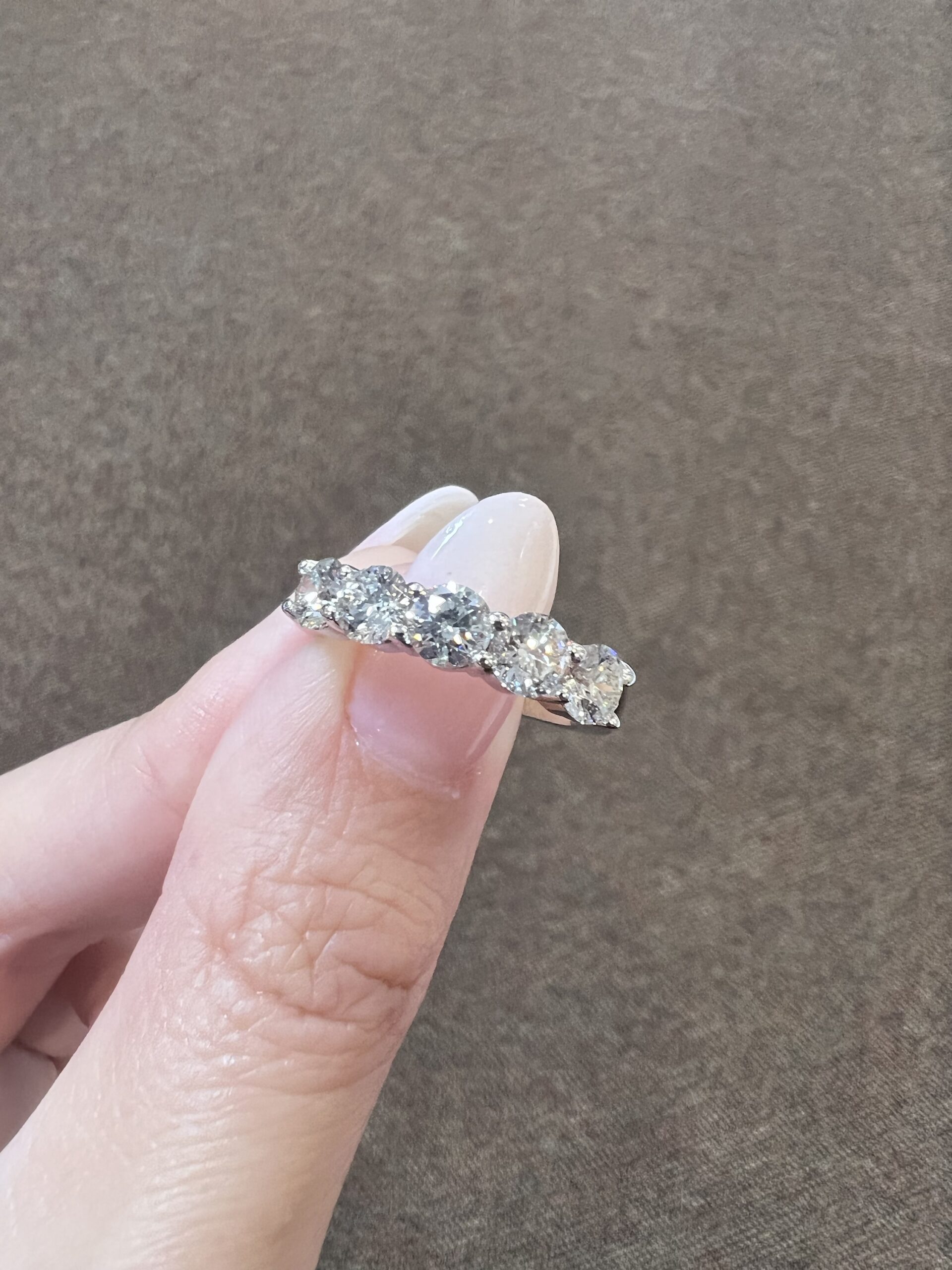 14k White Gold 5 Stone Genuine 1.85 Cttw Round Brilliant Cut Diamond Shared Prong Band - Image 13