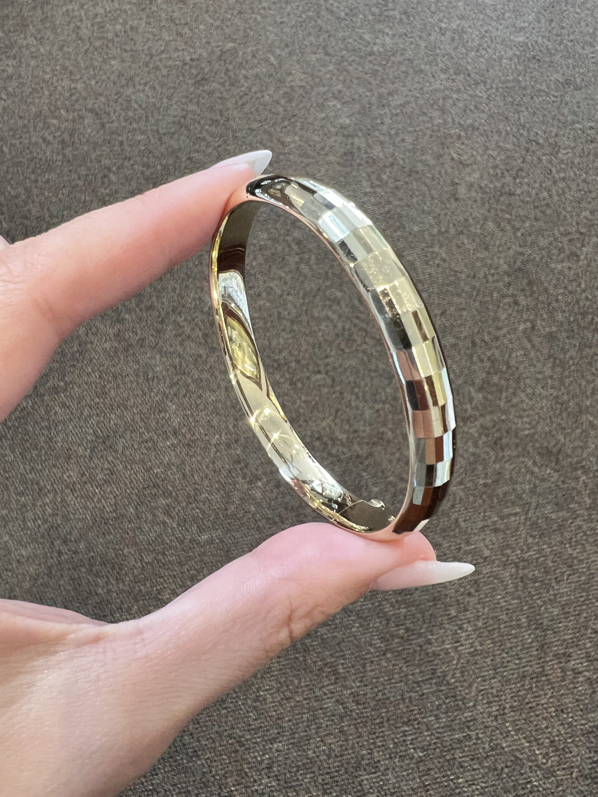 Vintage 14k Yellow Gold Oval Shaped, Hinged Bangle Bracelet With Patterned Finish - Image 12