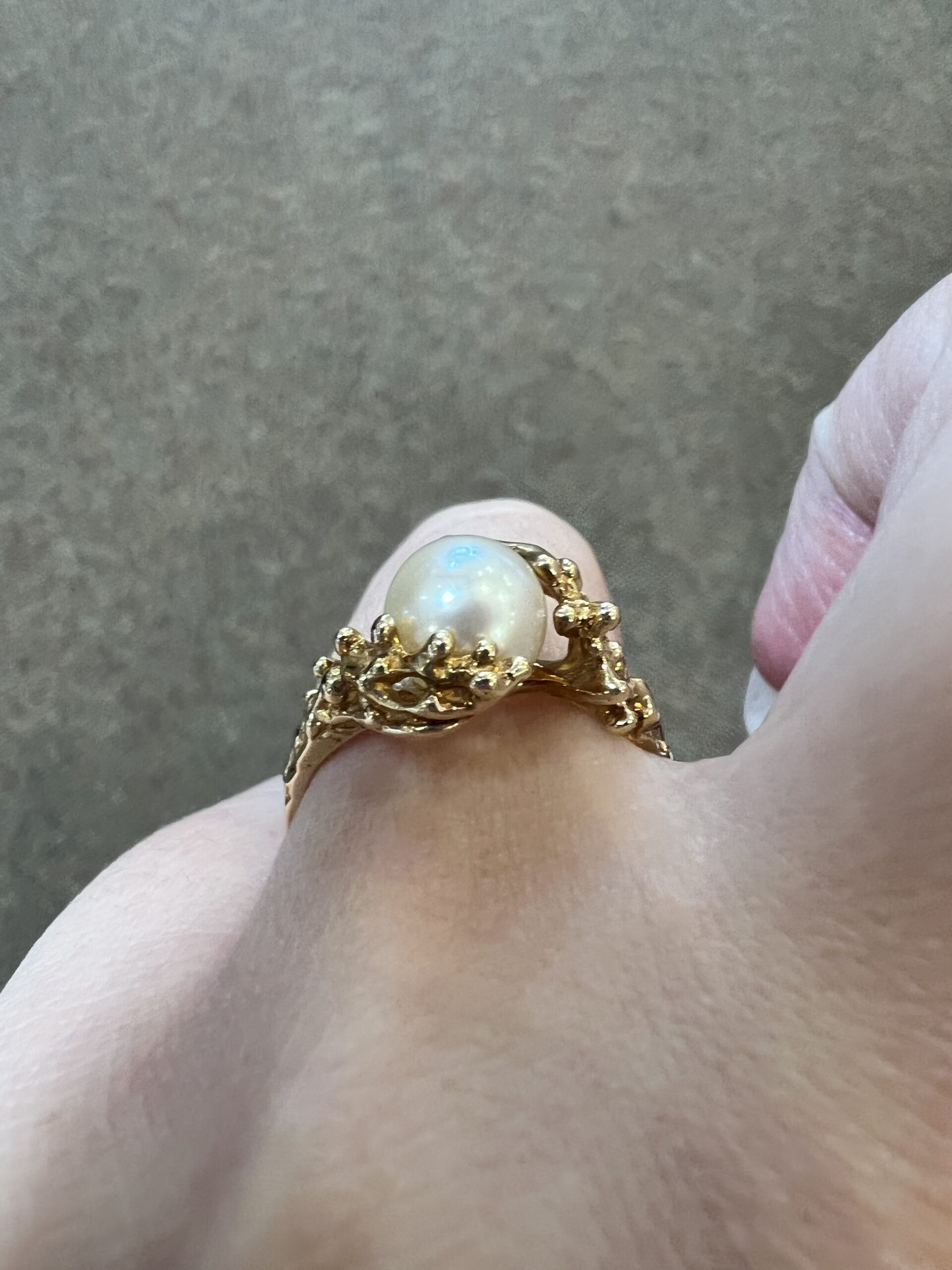 Vintage 10k Yellow Gold 7.5 MM Cultured Pearl Ring Of A Coral Branch Motif - Image 7