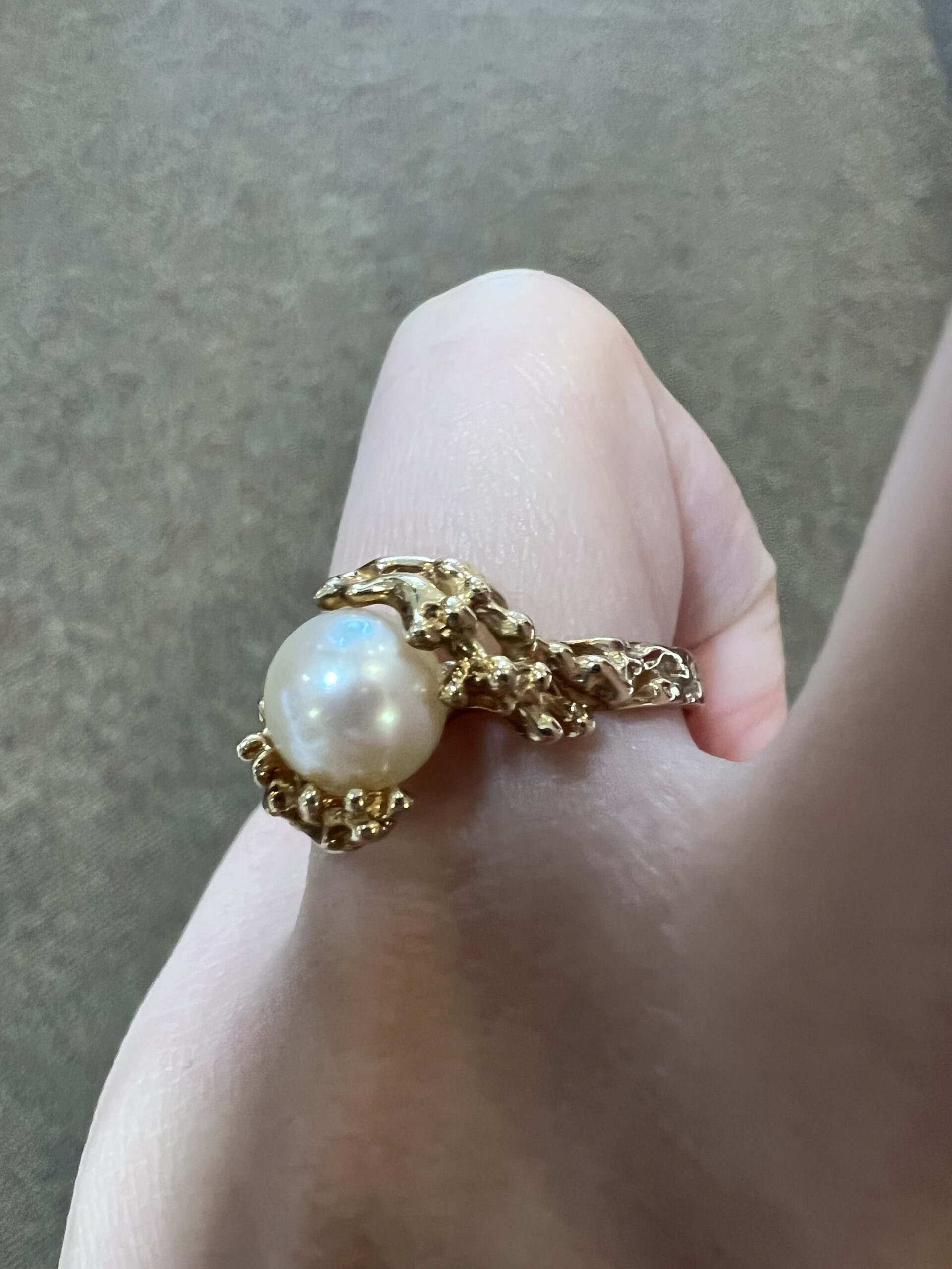 Vintage 10k Yellow Gold 7.5 MM Cultured Pearl Ring Of A Coral Branch Motif - Image 8