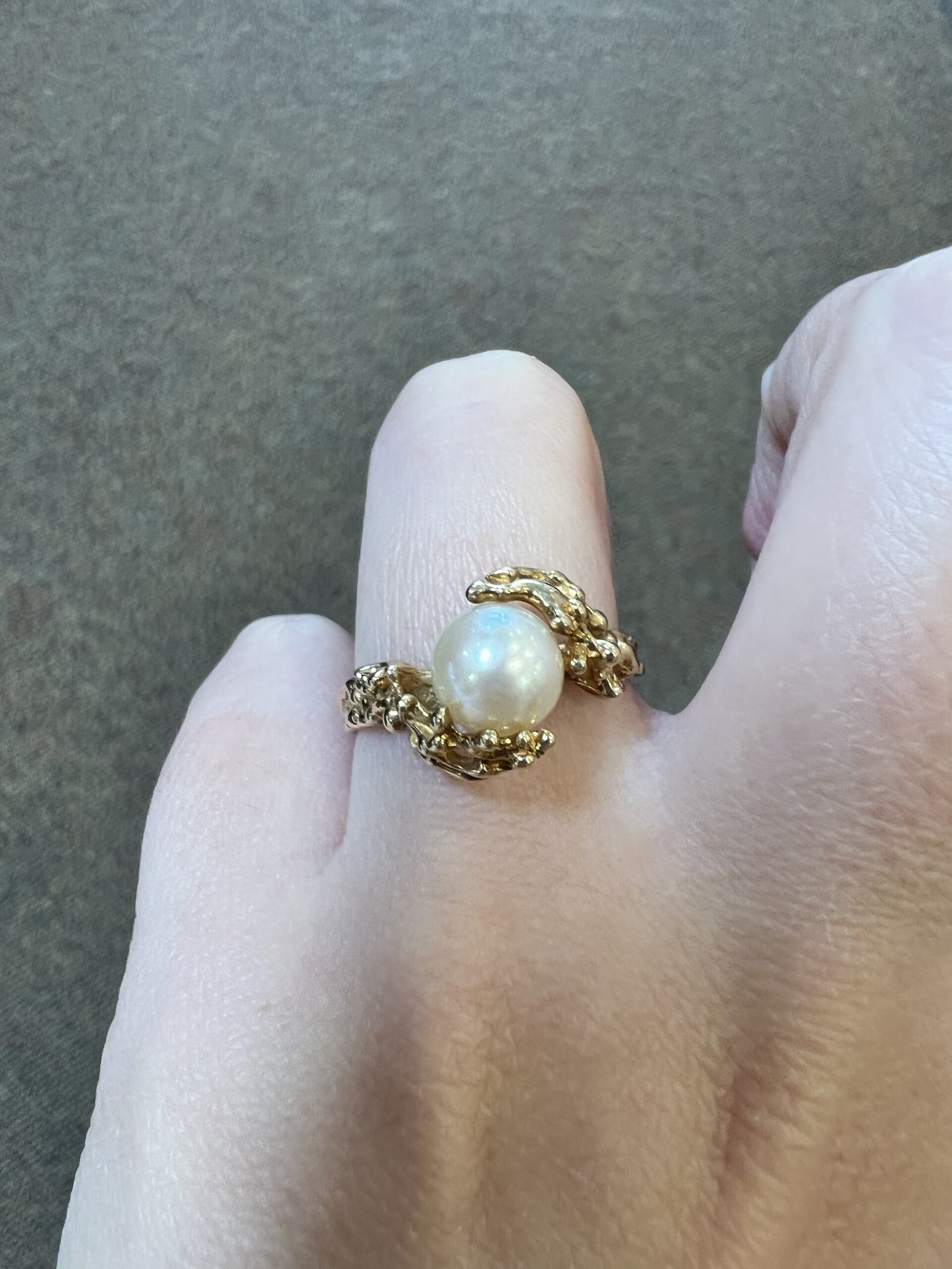 Vintage 10k Yellow Gold 7.5 MM Cultured Pearl Ring Of A Coral Branch Motif - Image 9