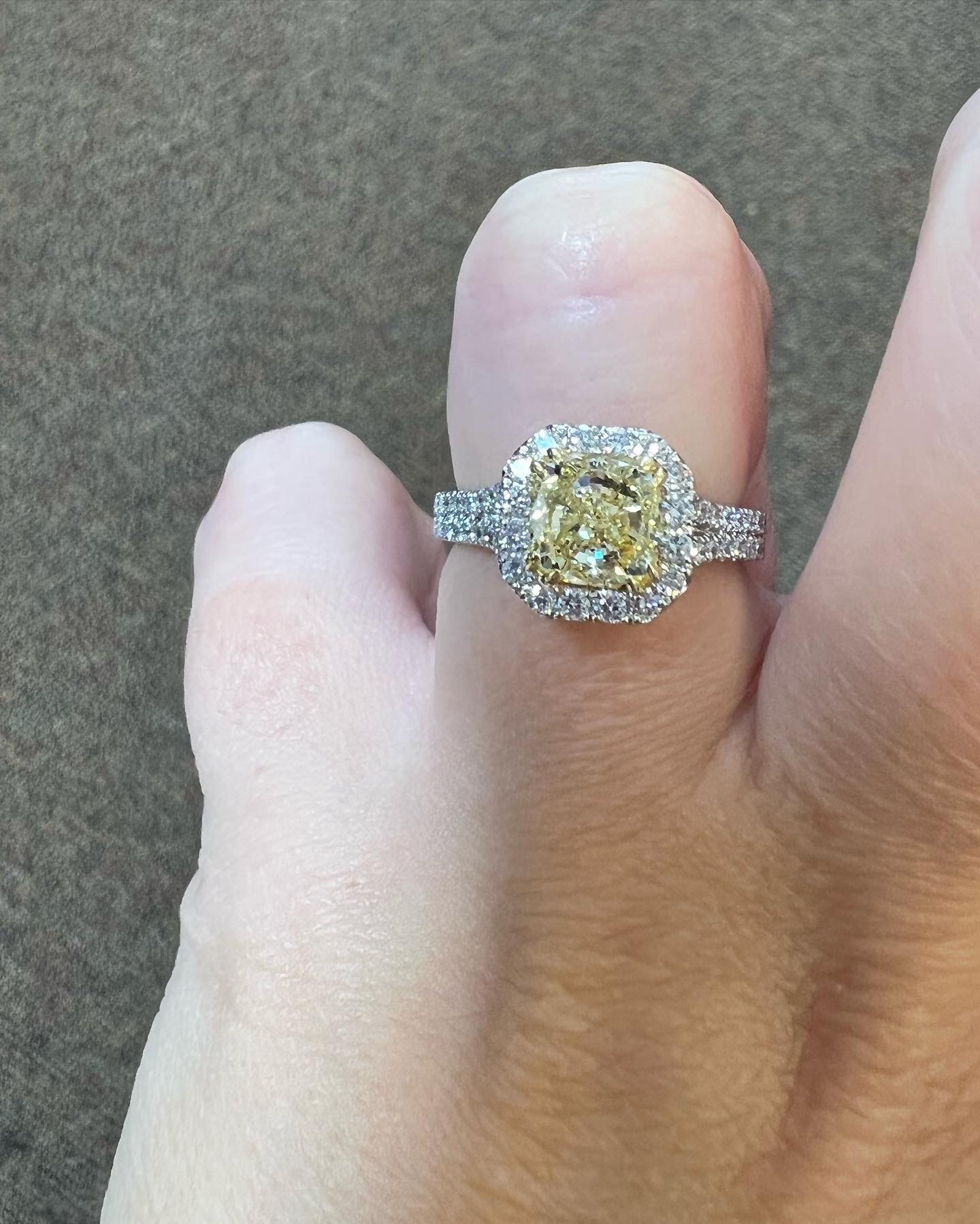 Platinum & 18k Yellow Gold Genuine GIA Certified Fancy Yellow Diamond Halo Ring With Split Shank - Image 20