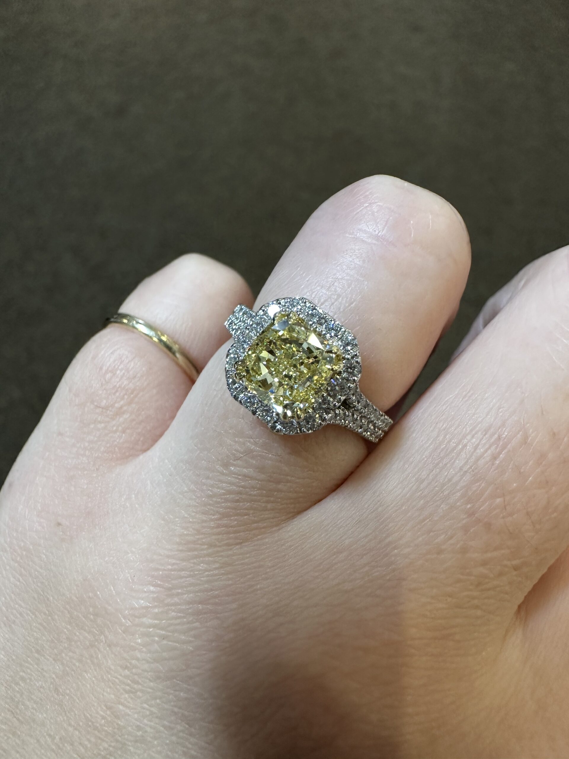 Platinum & 18k Yellow Gold Genuine GIA Certified Fancy Yellow Diamond Halo Ring With Split Shank - Image 32