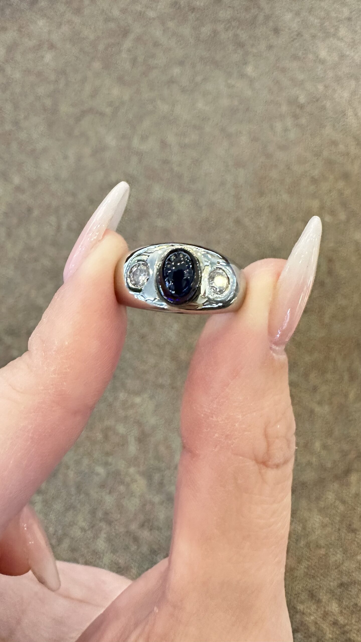 Vintage 14k White Gold Genuine 3/4 Cttw Cabachon Cut Sapphire & 1/4 Cttw Diamond Ring - Image 4