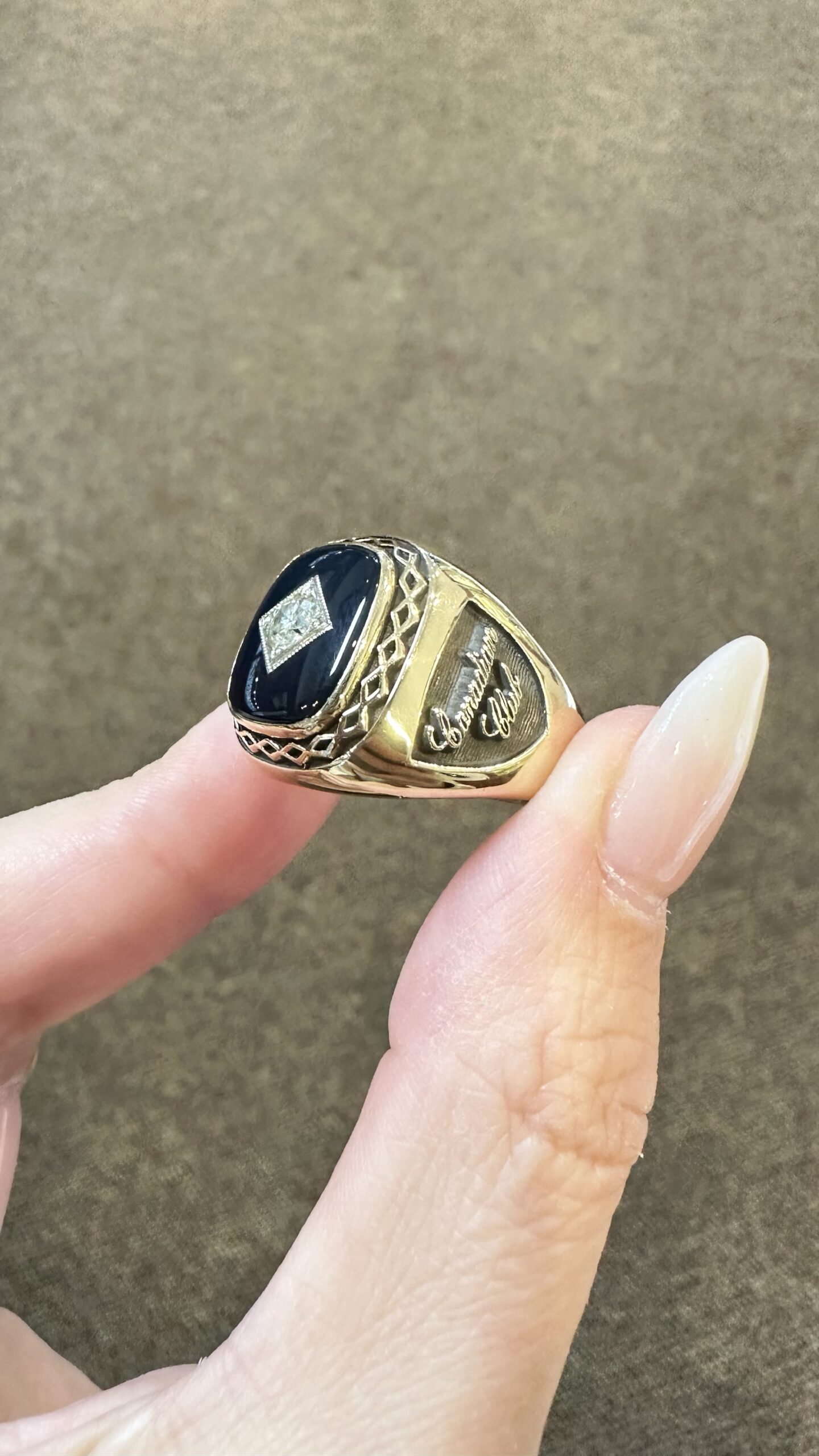 Gent’s 10K Yellow Gold “Canadian Club” Genuine Onyx & 1/3 Cttw Diamond Ring - Image 8