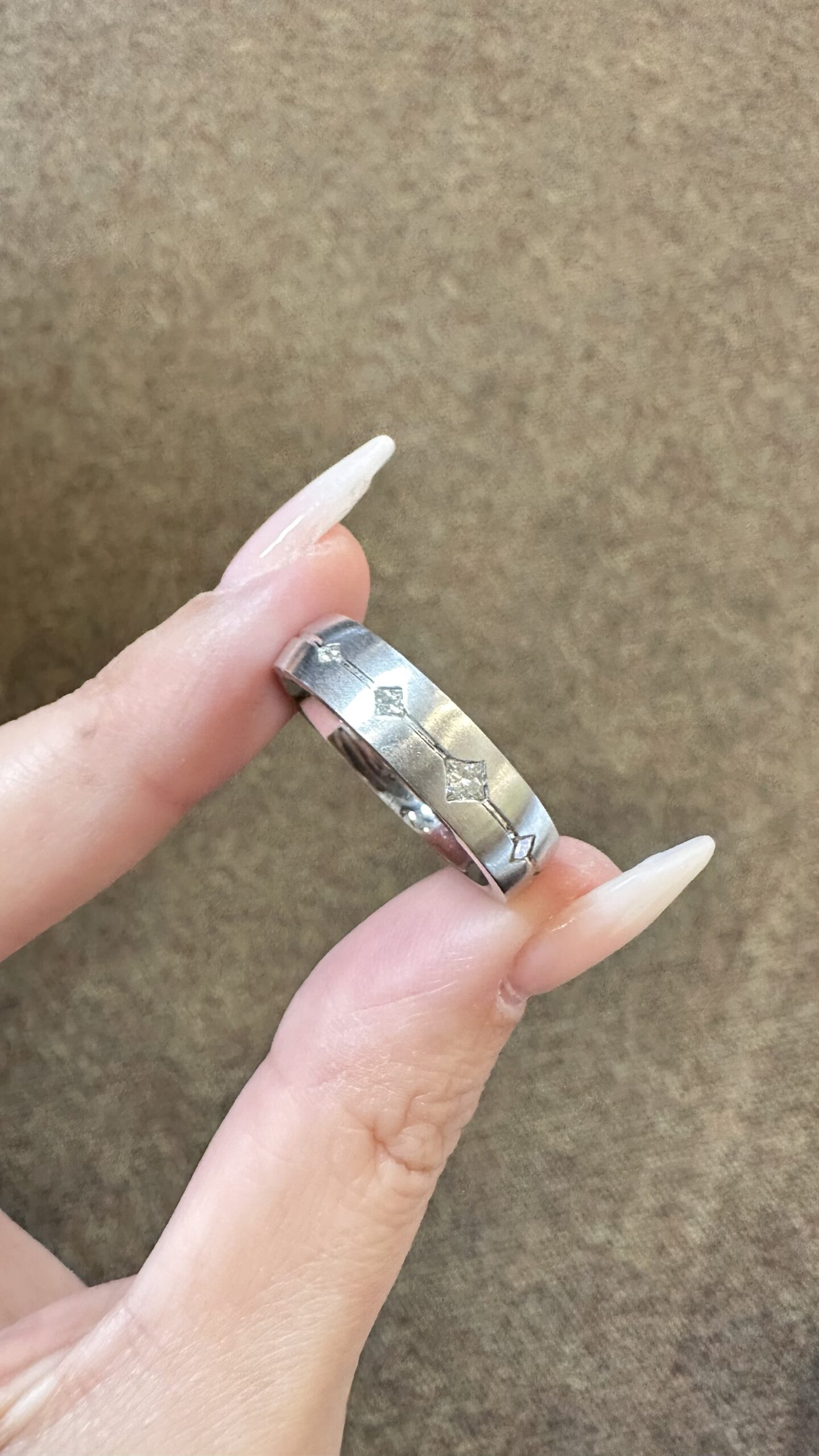 Gent’s 14k White Gold Brushed Wedding Band With Princess Cut Diamond Accents - Image 7