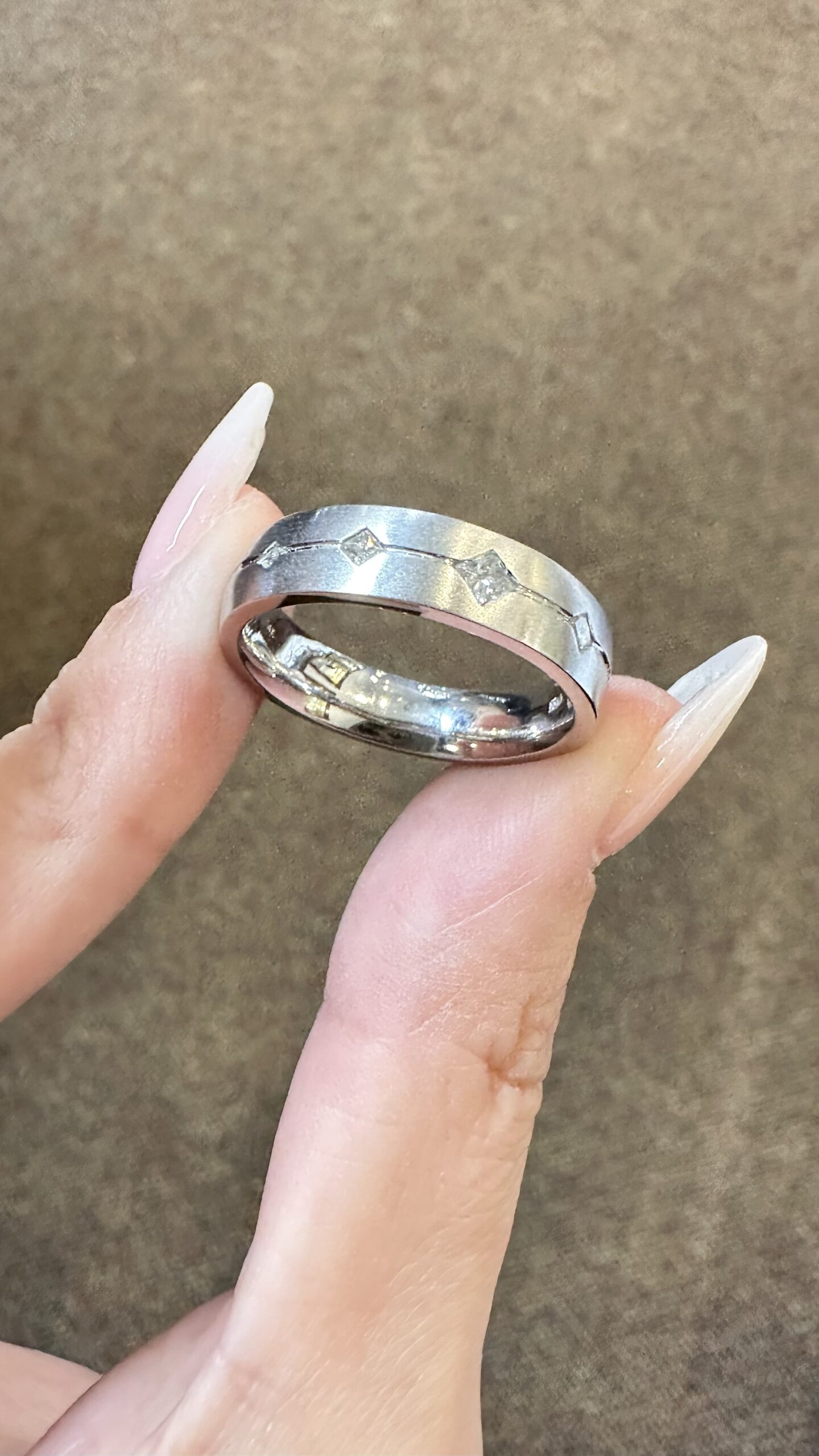 Gent’s 14k White Gold Brushed Wedding Band With Princess Cut Diamond Accents - Image 5