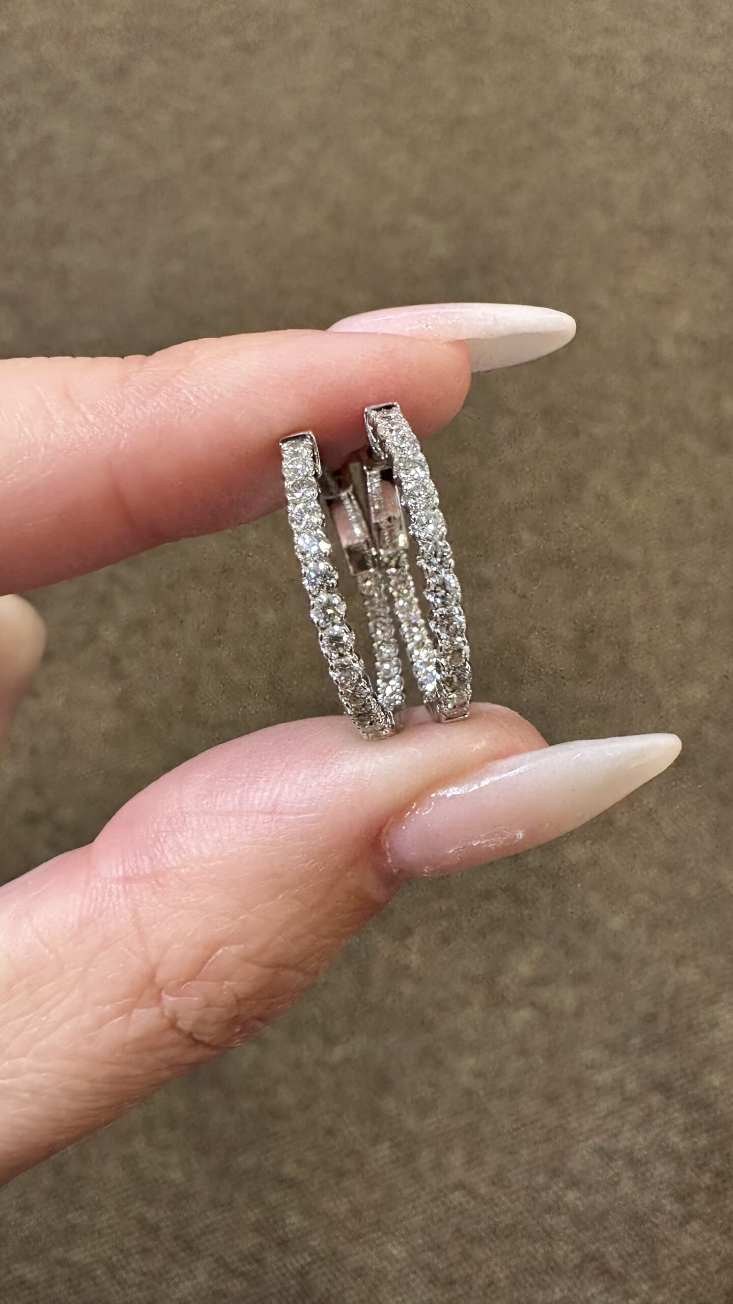 14k White Gold Round Genuine 1 Cttw Round Brilliant Cut Diamond Inside Out Hoop Earrings - Image 4