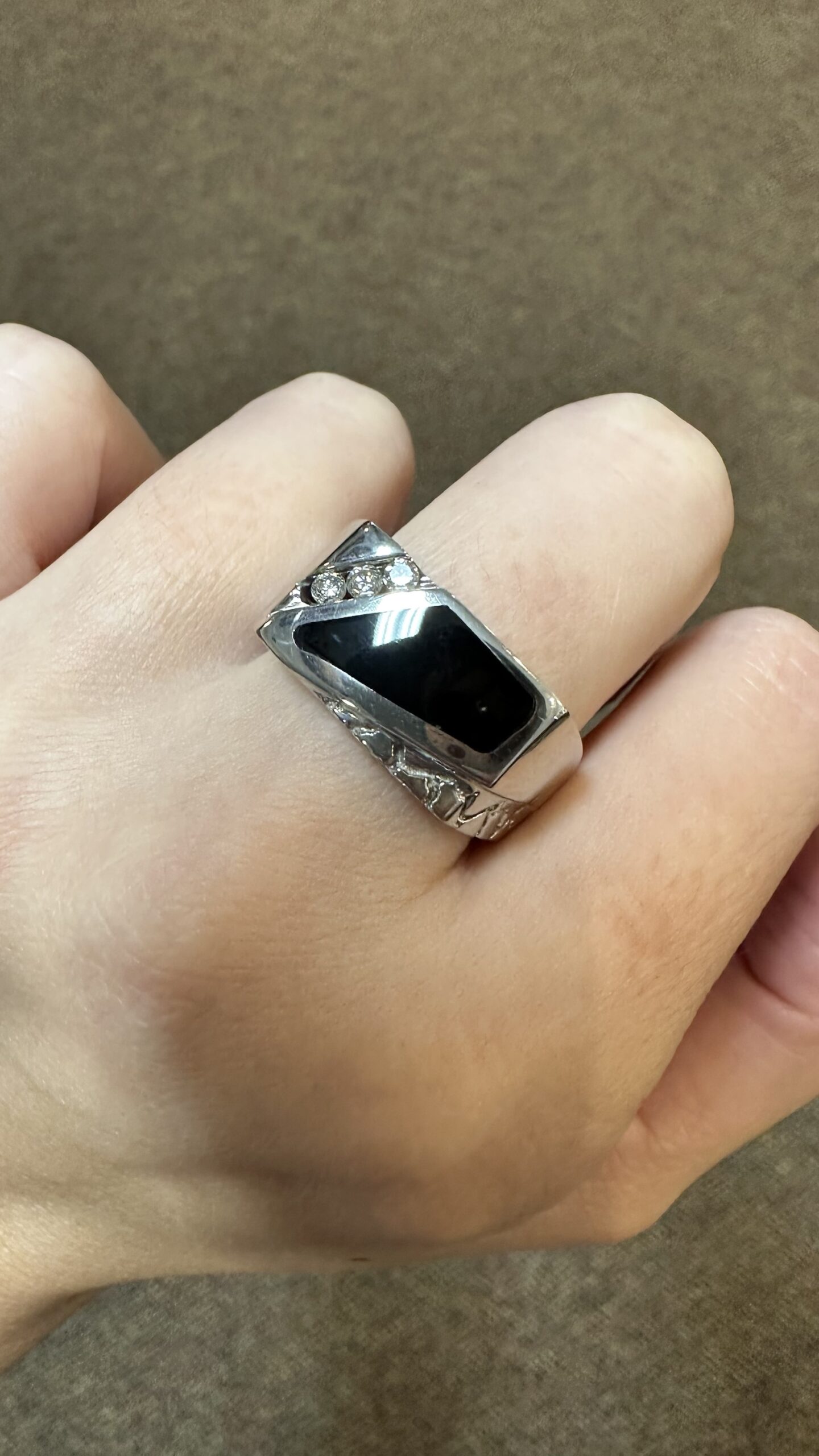 Gent’s Vintage 14k White Gold Genuine Onyx & .12 Cttw Diamond Ring - Image 11