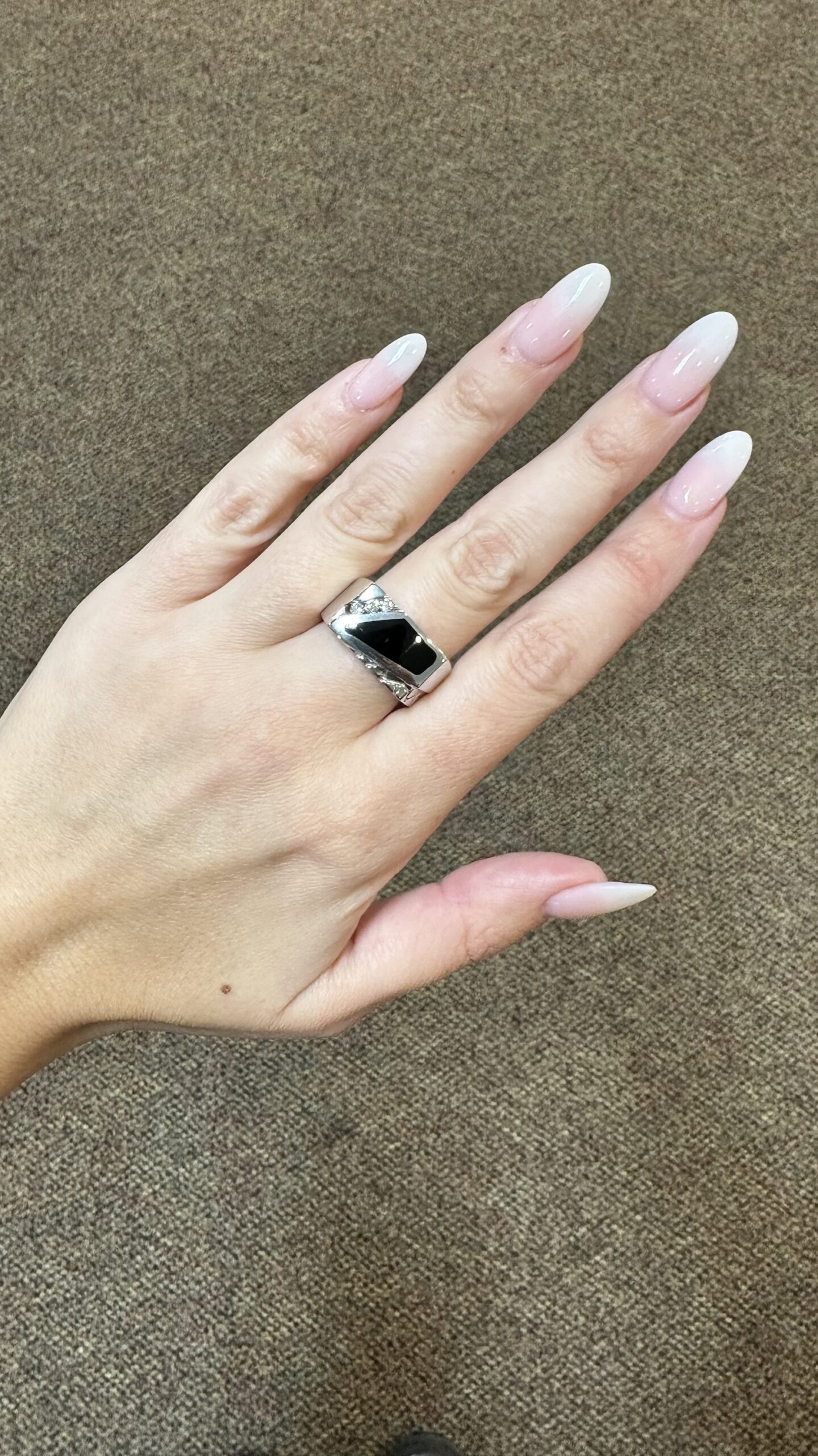 Gent’s Vintage 14k White Gold Genuine Onyx & .12 Cttw Diamond Ring - Image 7