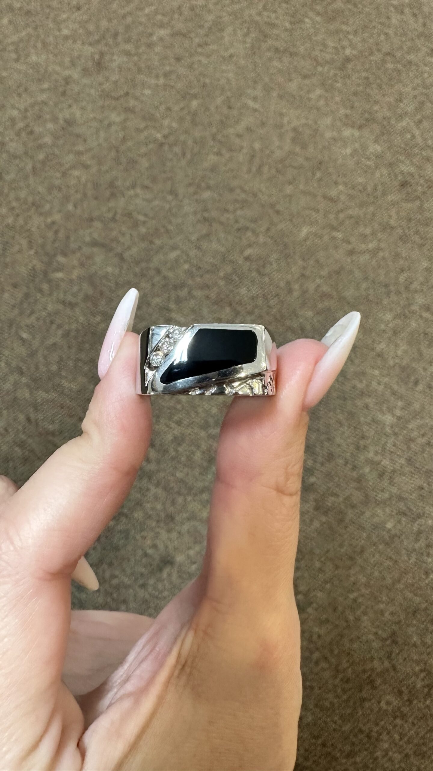 Gent’s Vintage 14k White Gold Genuine Onyx & .12 Cttw Diamond Ring - Image 3