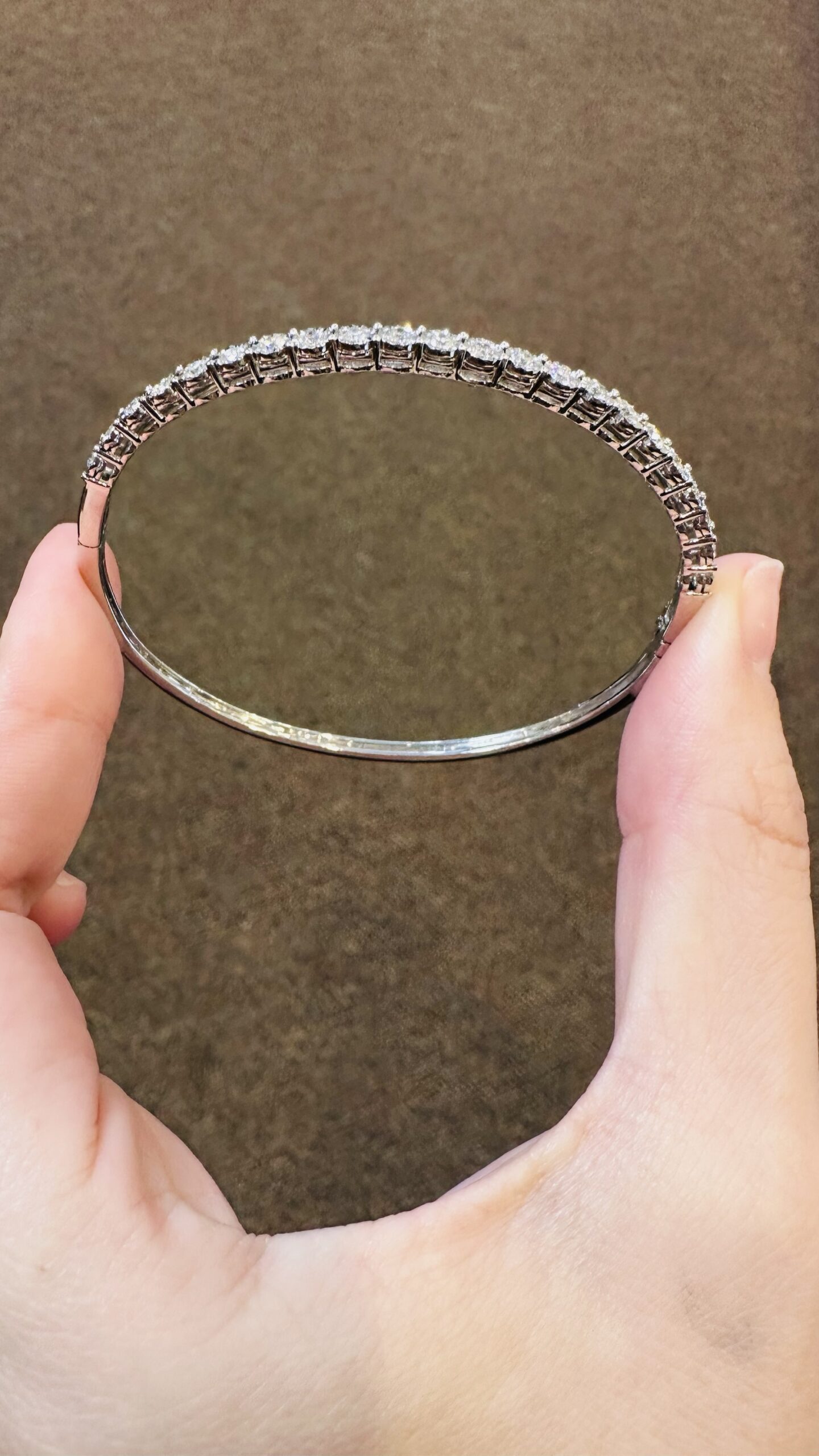 14k White Gold 1.01 Cttw Round Brilliant Cut Diamond Bangle Bracelet - Image 10