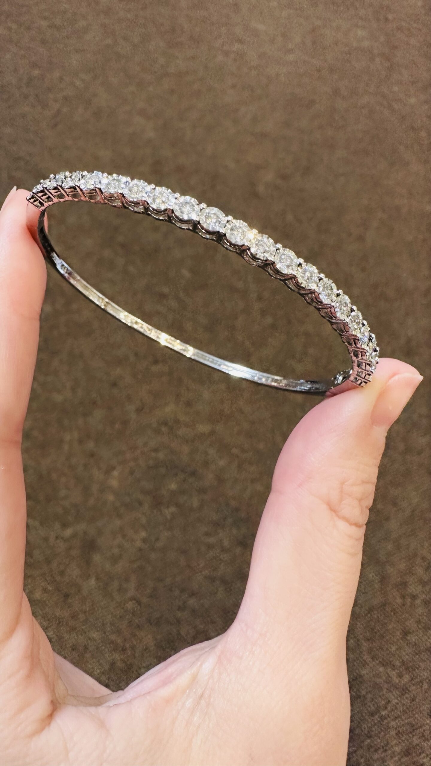 14k White Gold 1.01 Cttw Round Brilliant Cut Diamond Bangle Bracelet - Image 5