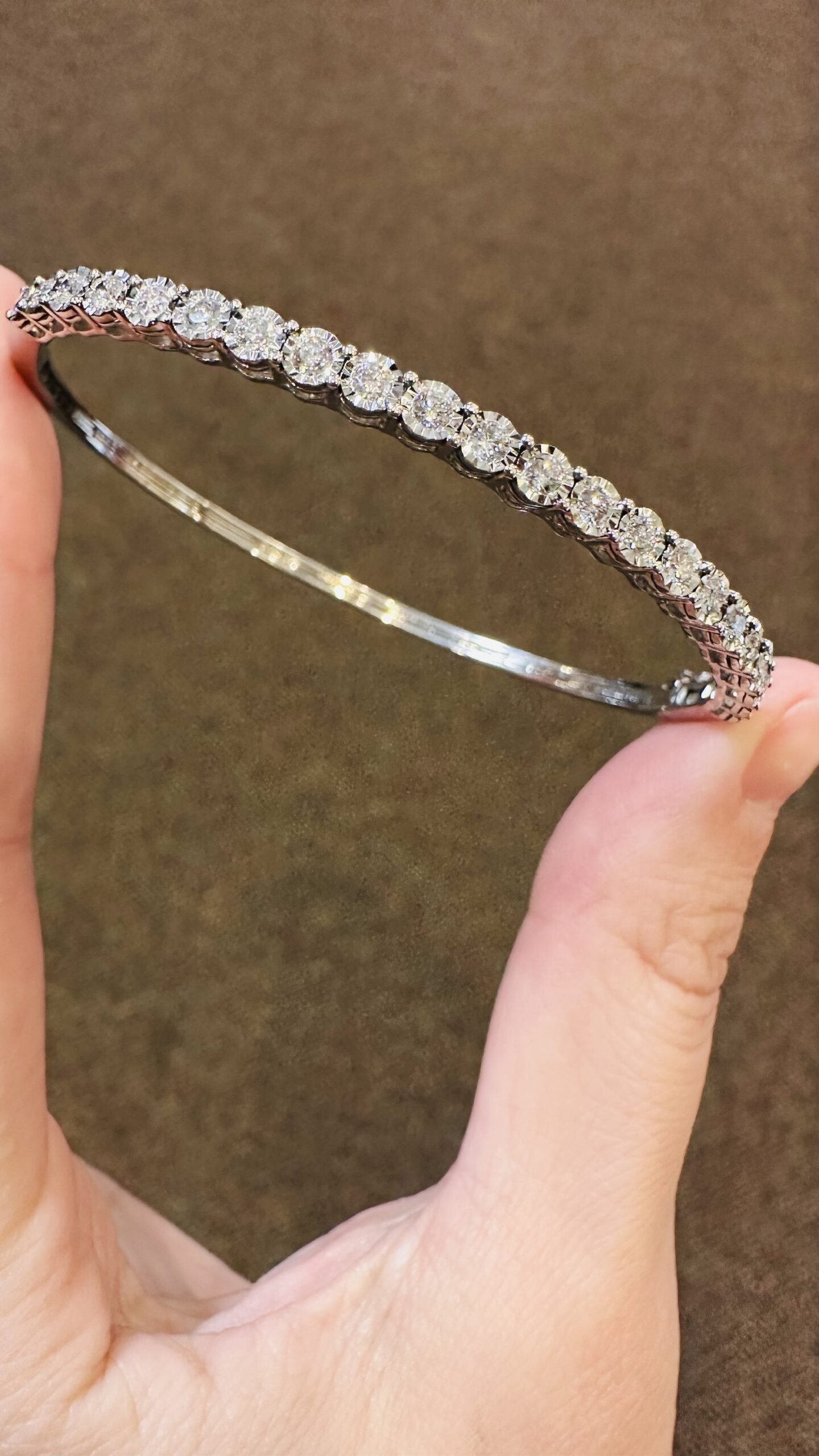 14k White Gold 1.01 Cttw Round Brilliant Cut Diamond Bangle Bracelet - Image 4