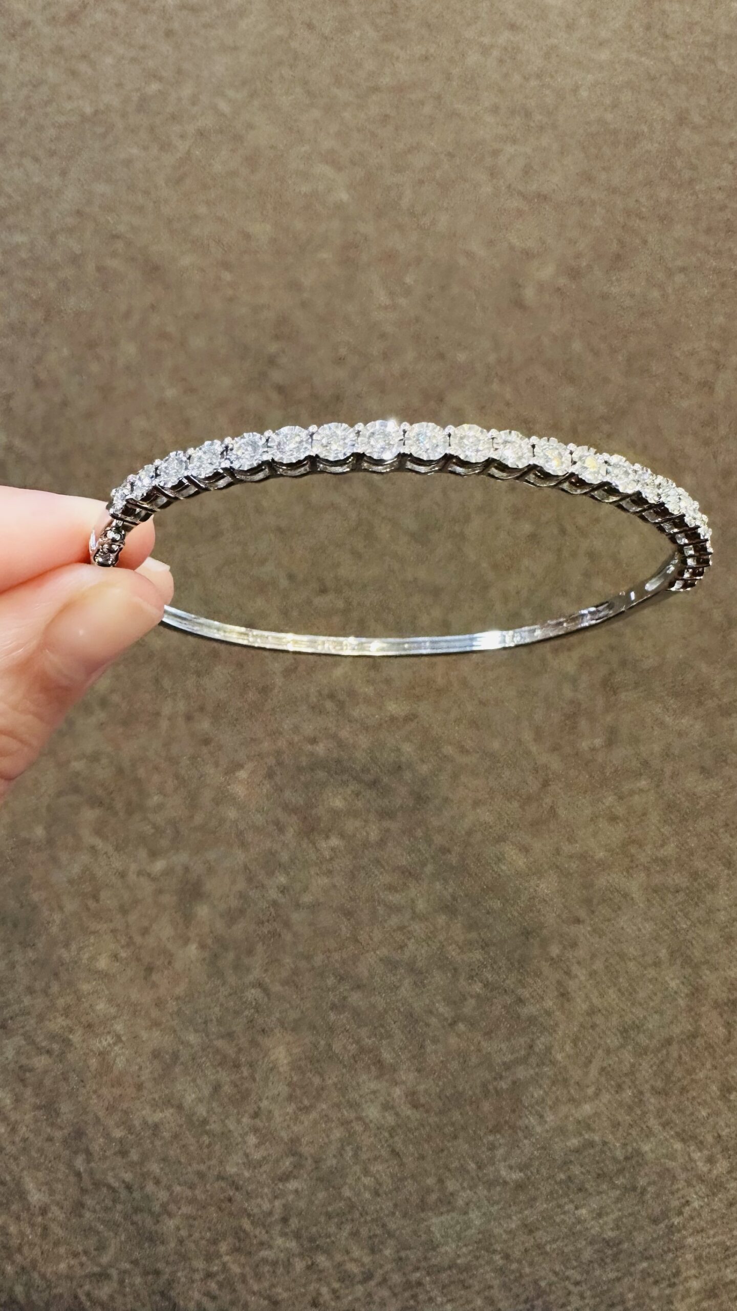 14k White Gold 1.01 Cttw Round Brilliant Cut Diamond Bangle Bracelet - Image 2