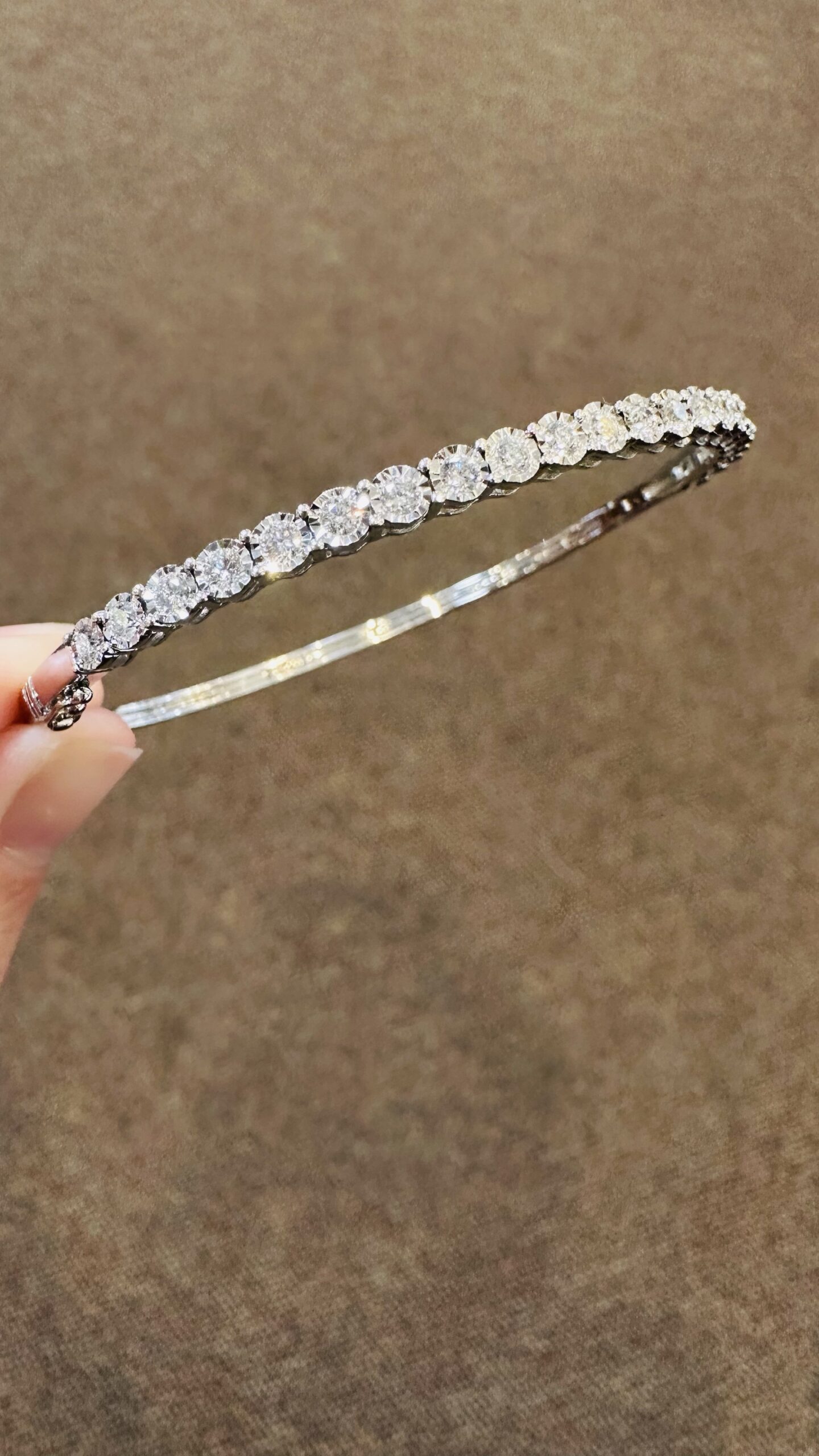 14k White Gold 1.01 Cttw Round Brilliant Cut Diamond Bangle Bracelet - Image 6