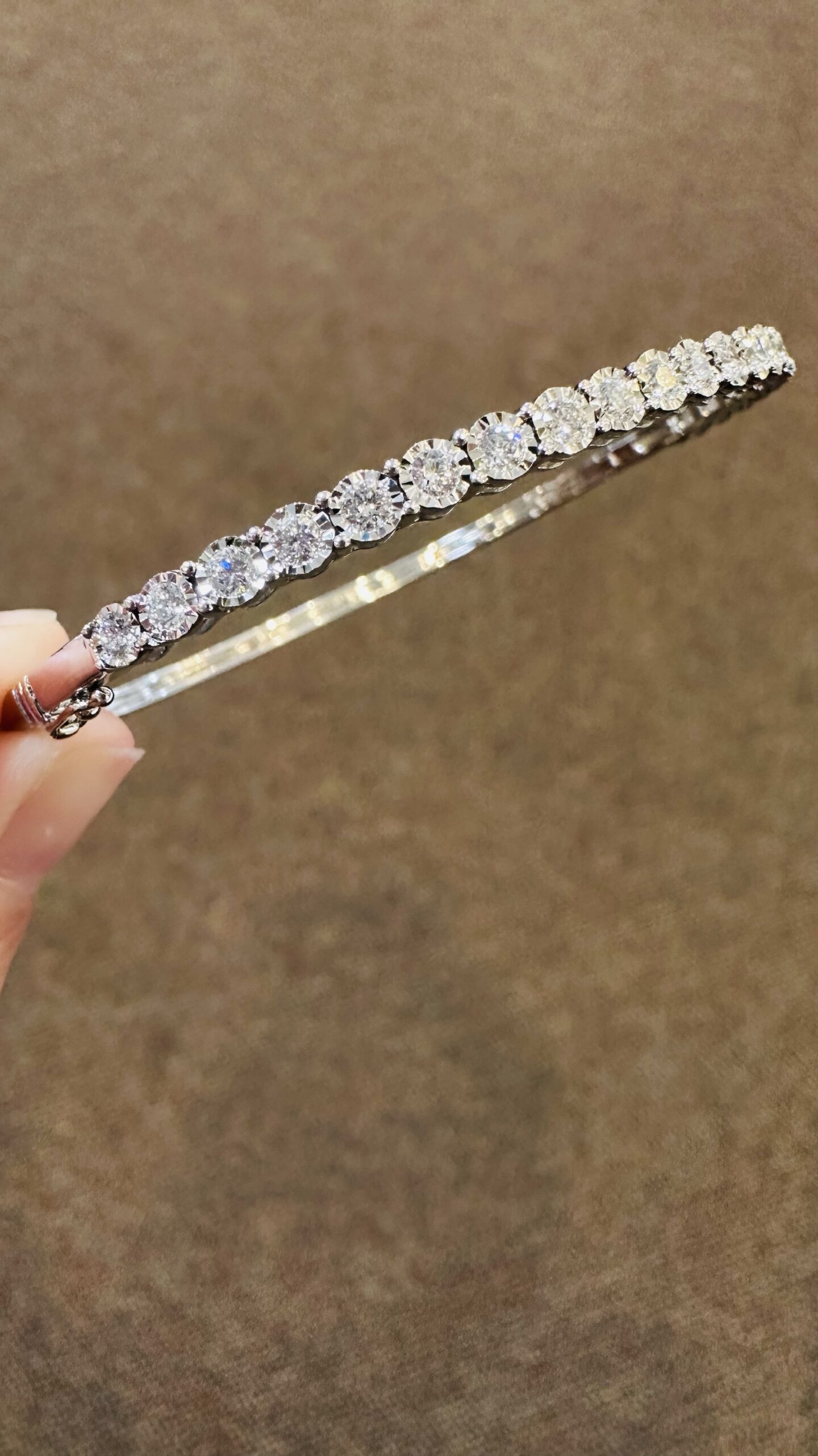 14k White Gold 1.01 Cttw Round Brilliant Cut Diamond Bangle Bracelet - Image 7