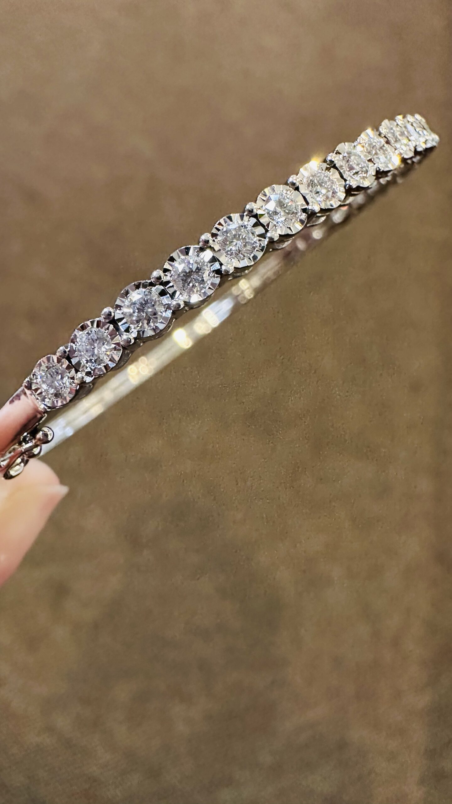 14k White Gold 1.01 Cttw Round Brilliant Cut Diamond Bangle Bracelet - Image 9