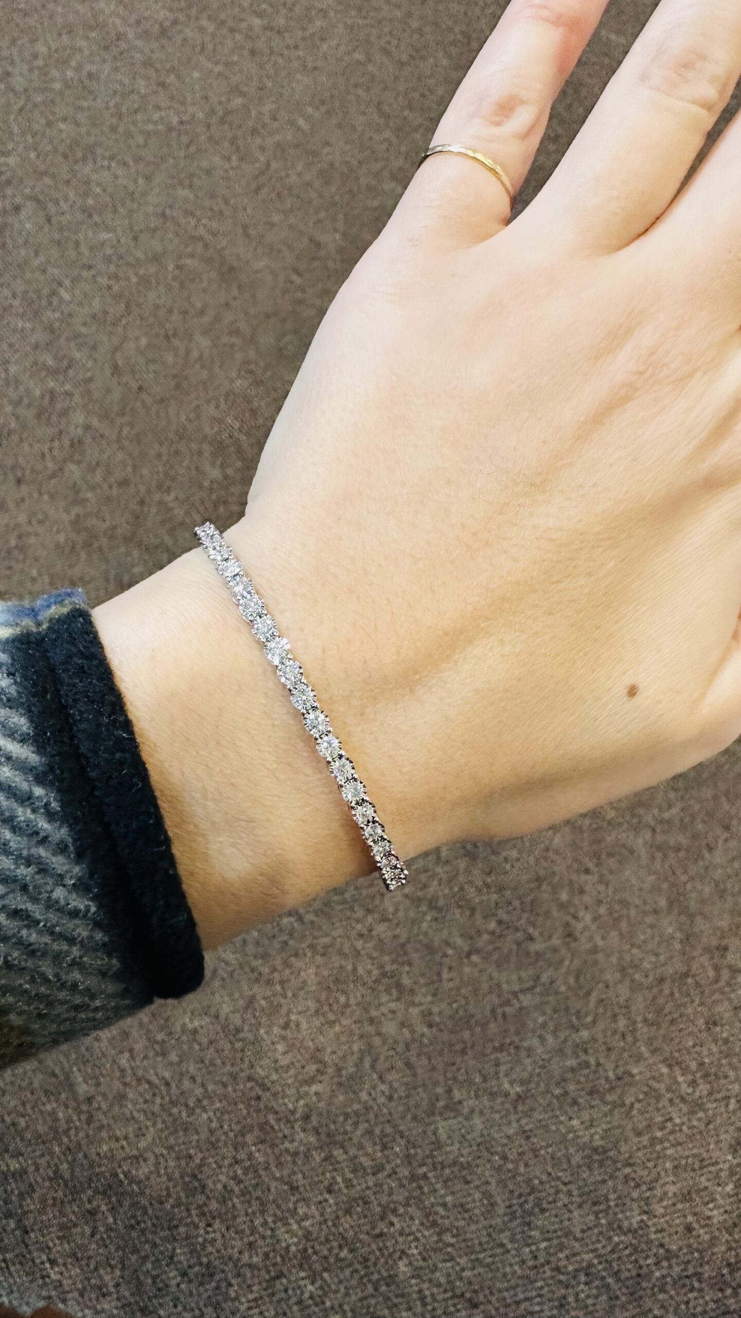 14k White Gold 1.01 Cttw Round Brilliant Cut Diamond Bangle Bracelet - Image 25